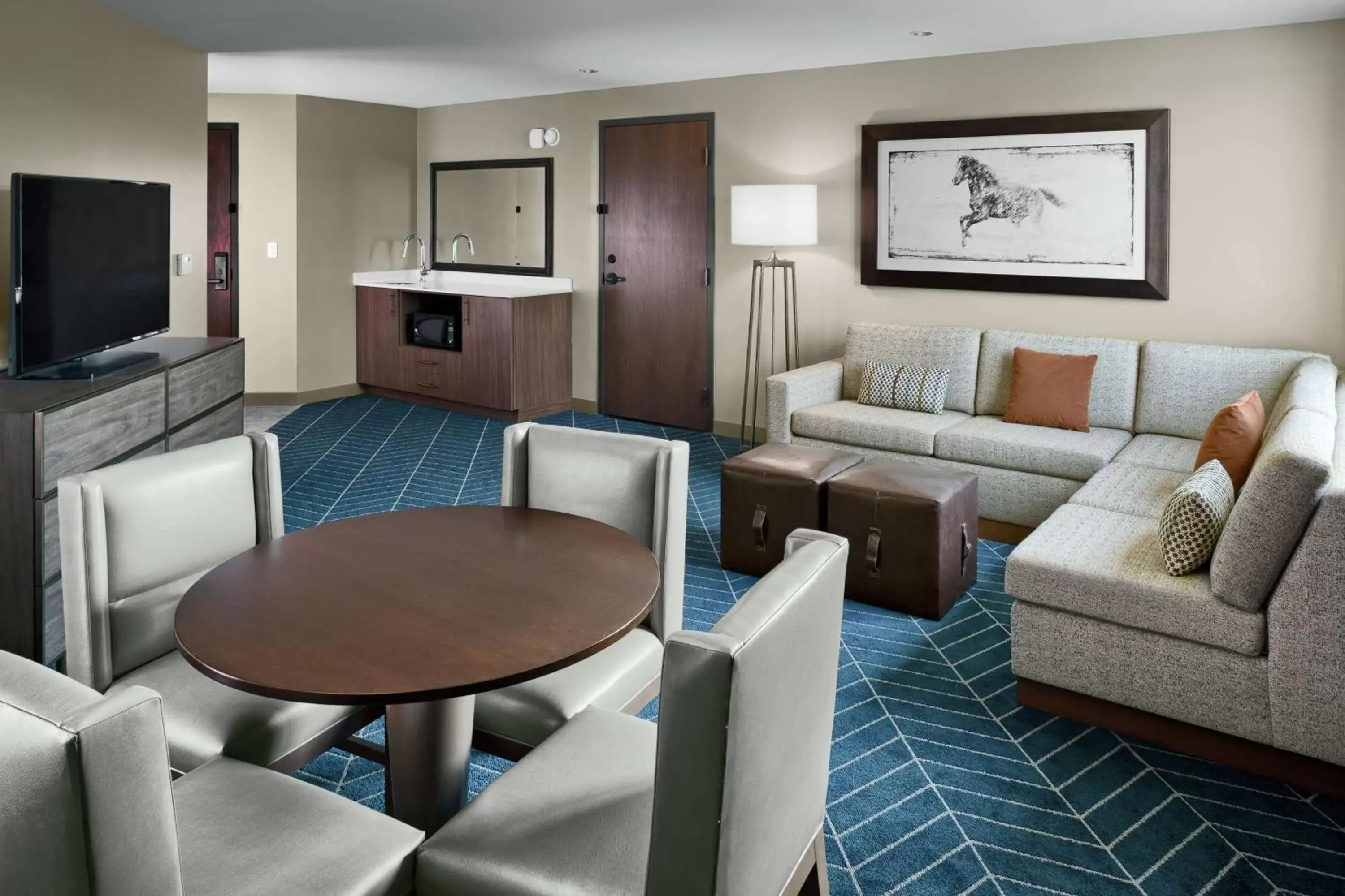 Living room, Seating Area in The Bevy Hotel Boerne, A Doubletree By Hilton