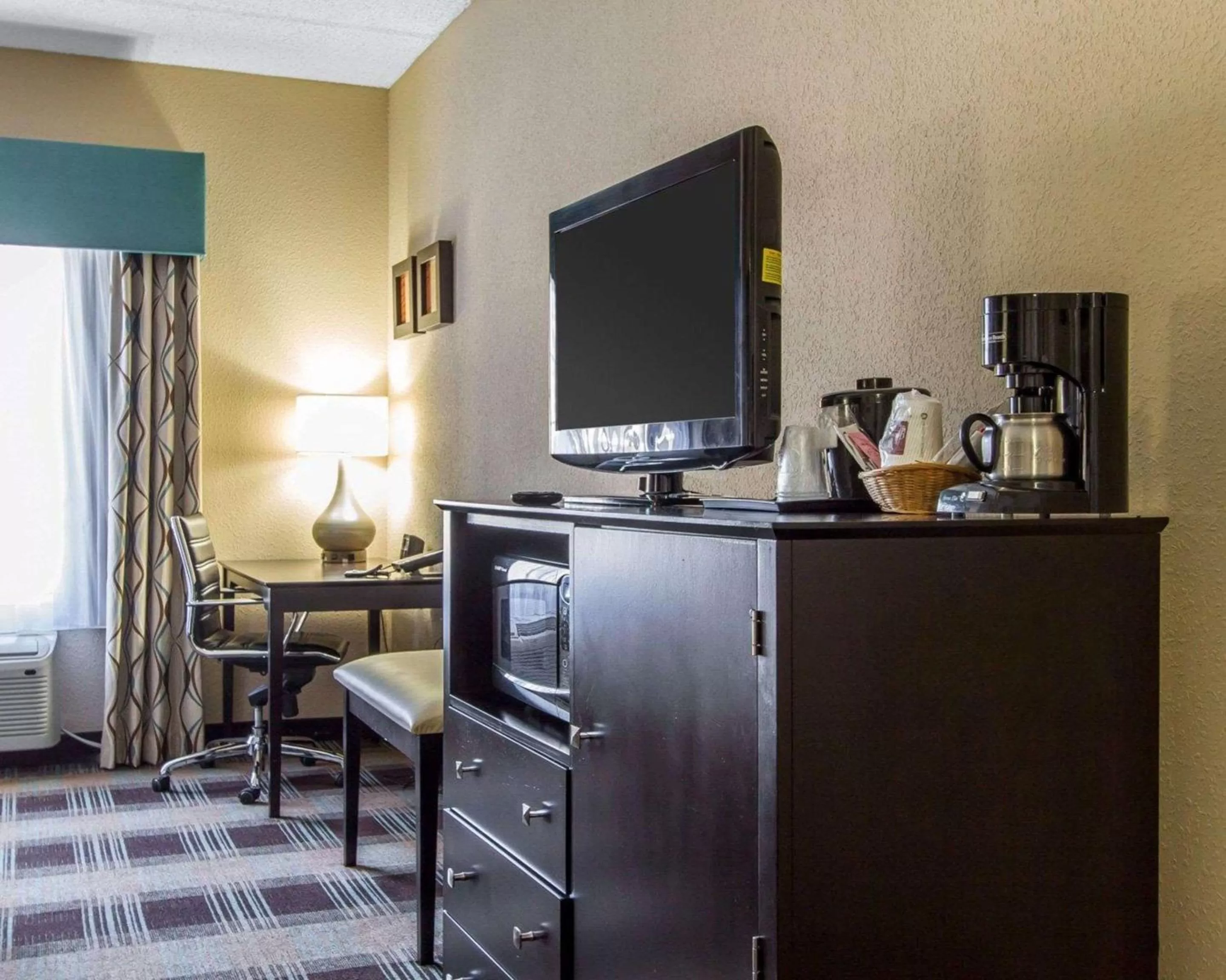 Photo of the whole room in Comfort Suites Kenner