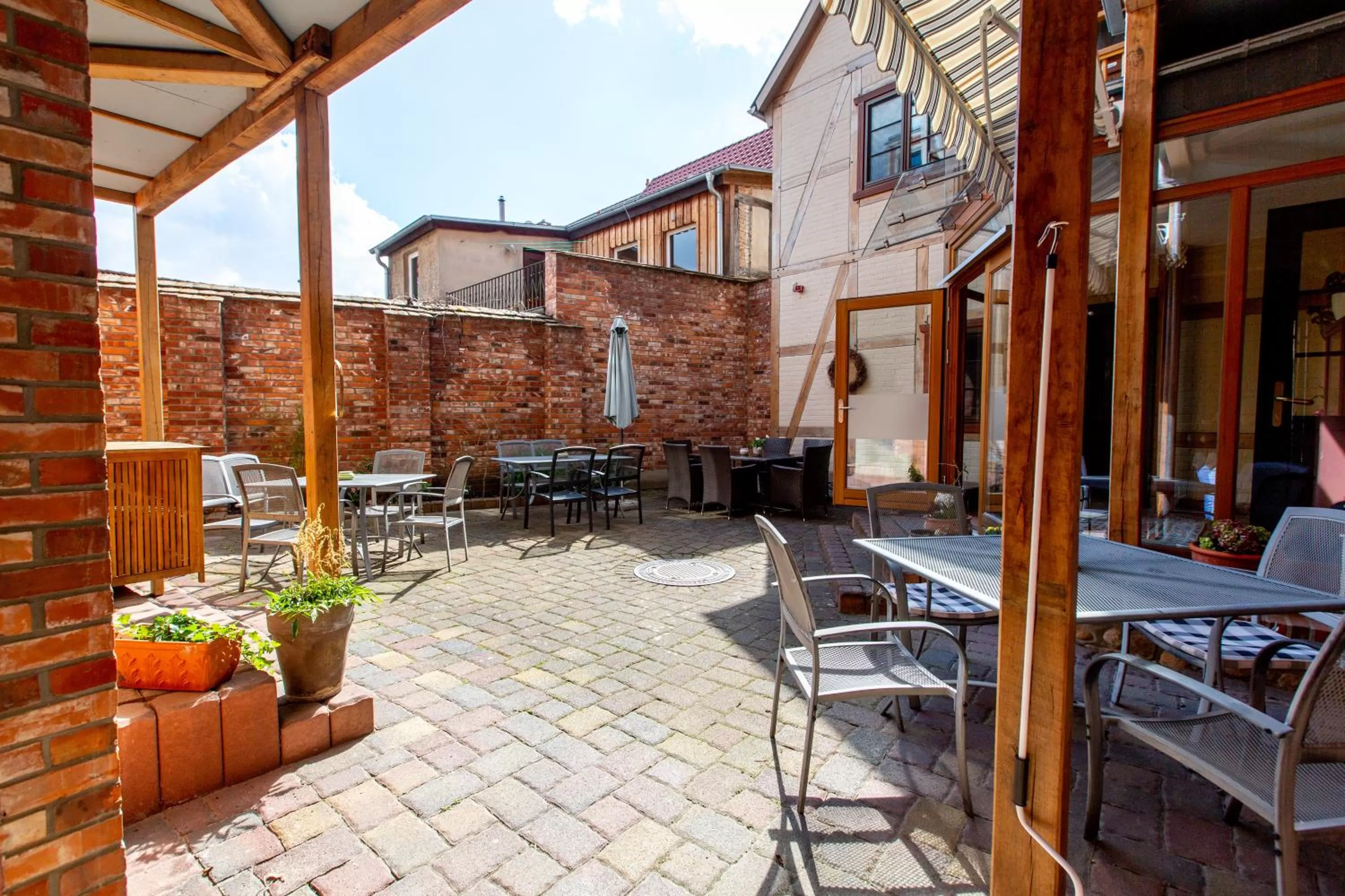 Property building in Hotel und Restaurant Haus Sajons