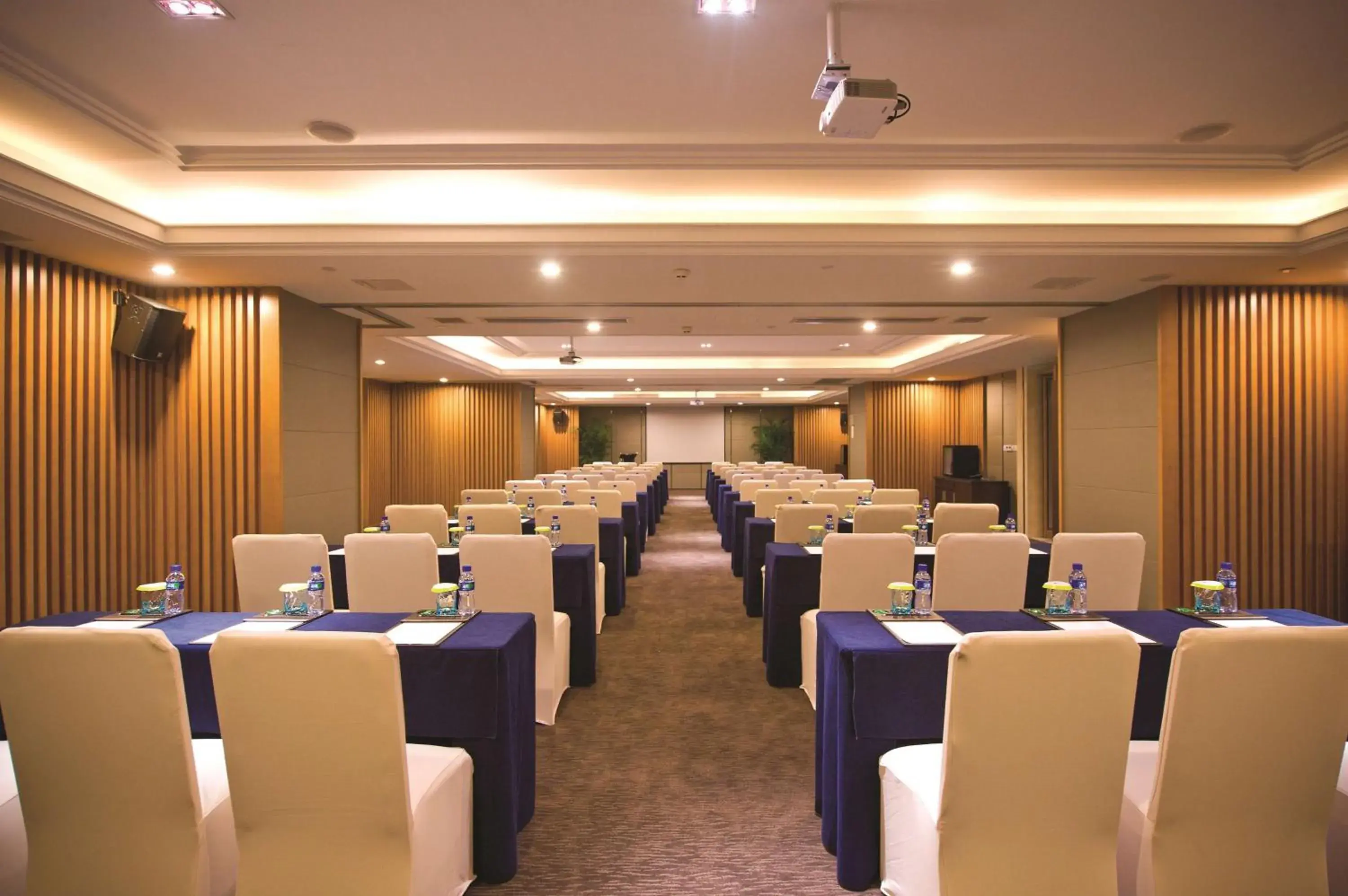 Meeting/conference room in DoubleTree By Hilton Chongqing North