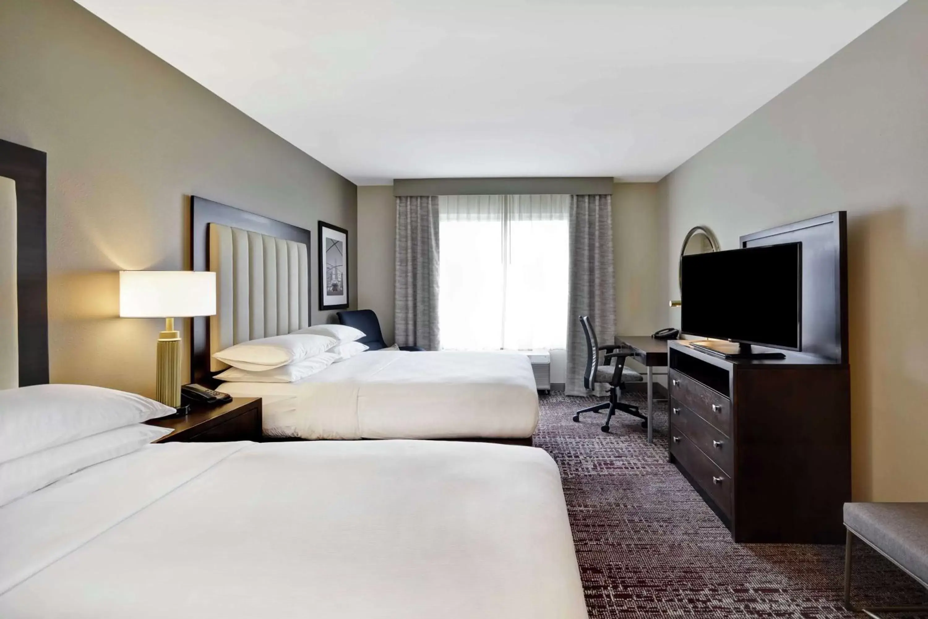 Bed, TV/Entertainment Center in DoubleTree by Hilton Chicago Midway Airport, IL