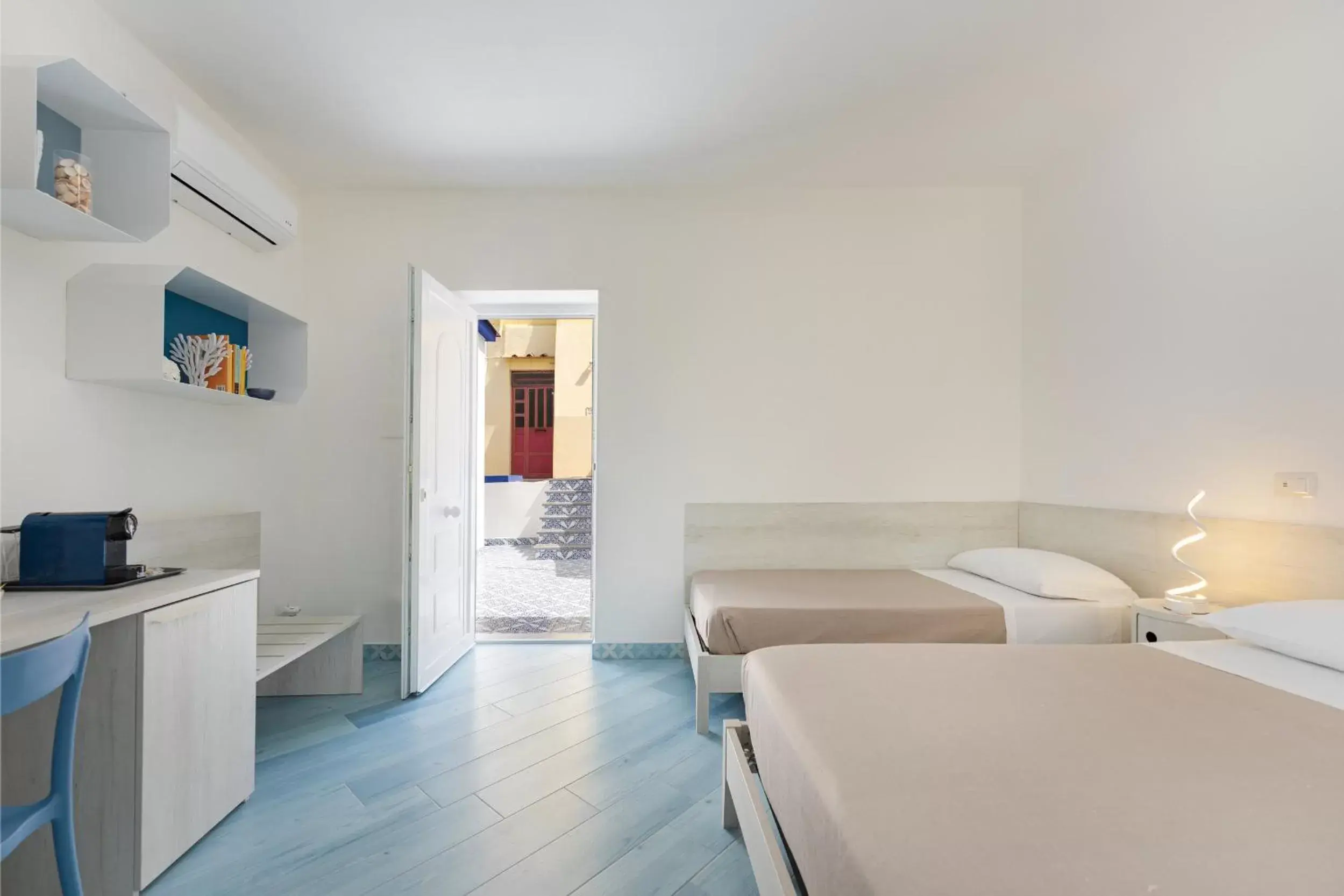 Triple Room in Poseidonia Rooms Triple Room in Poseidonia Rooms