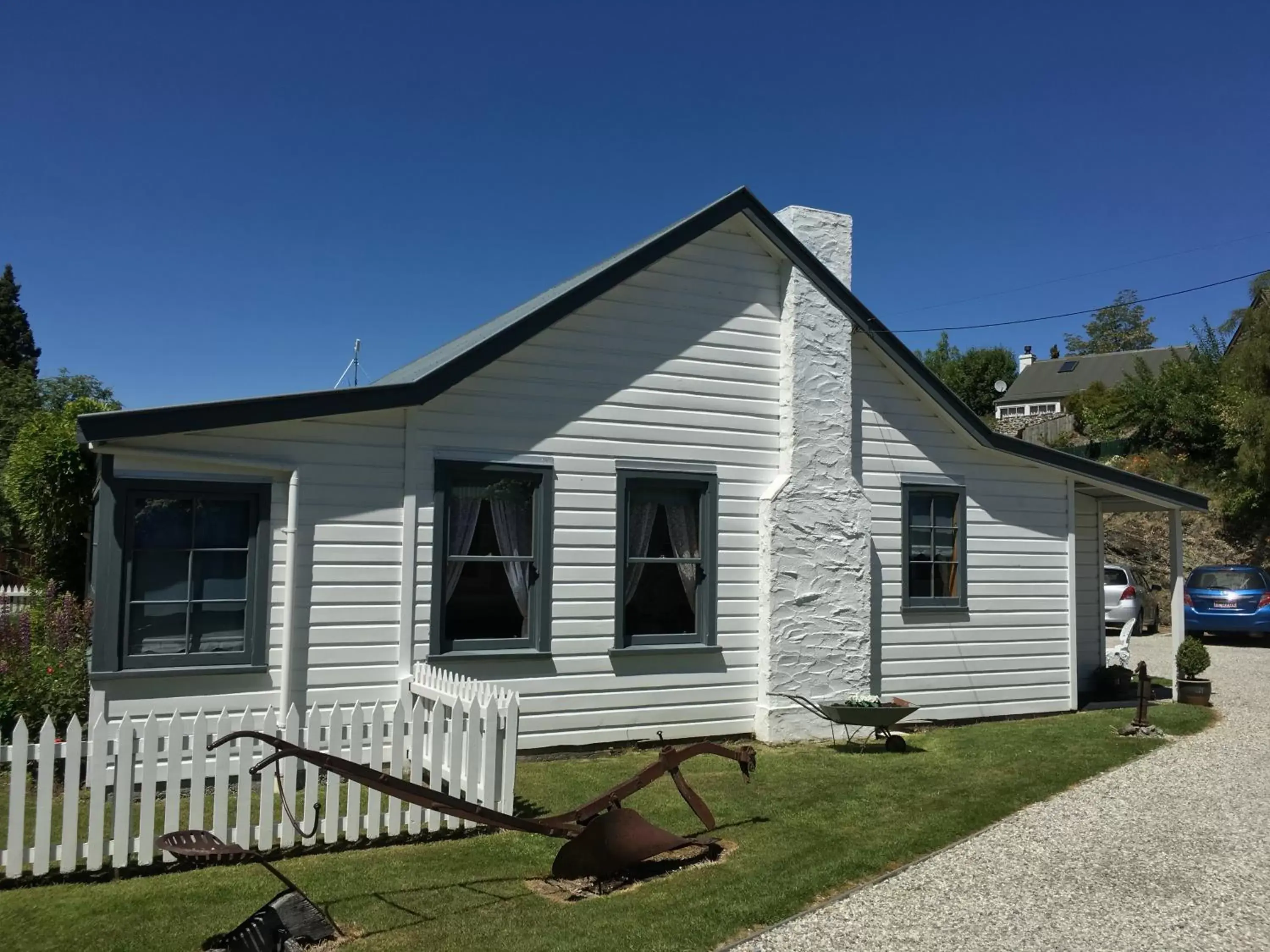 Property Building in Settlers Cottage Motel