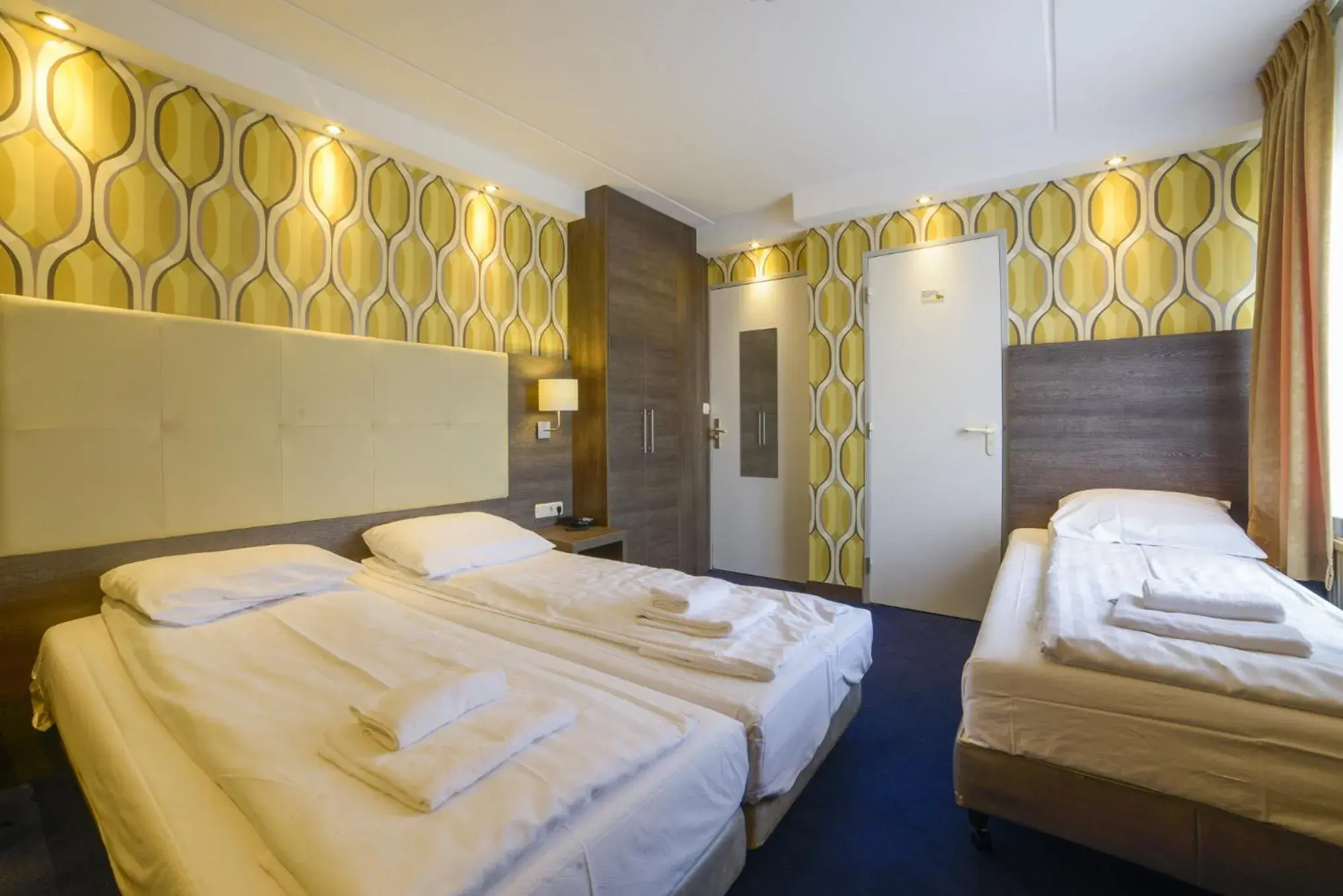 Triple Room in Hotel Zwanenburg Amsterdam Airport