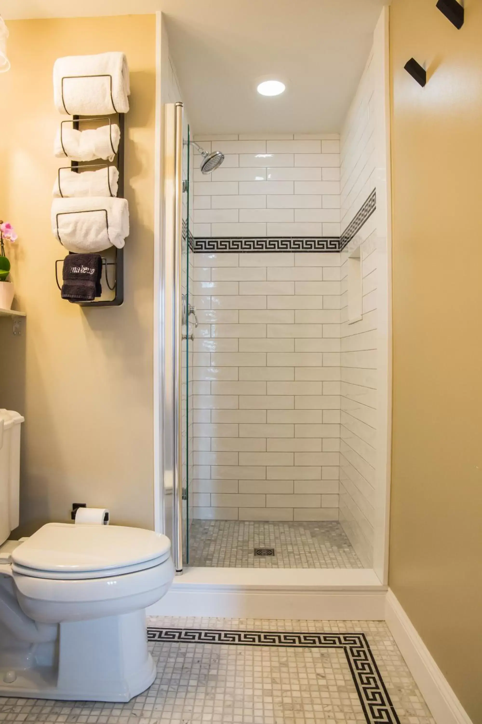 Shower, Bathroom in Almondy Inn Bed & Breakfast