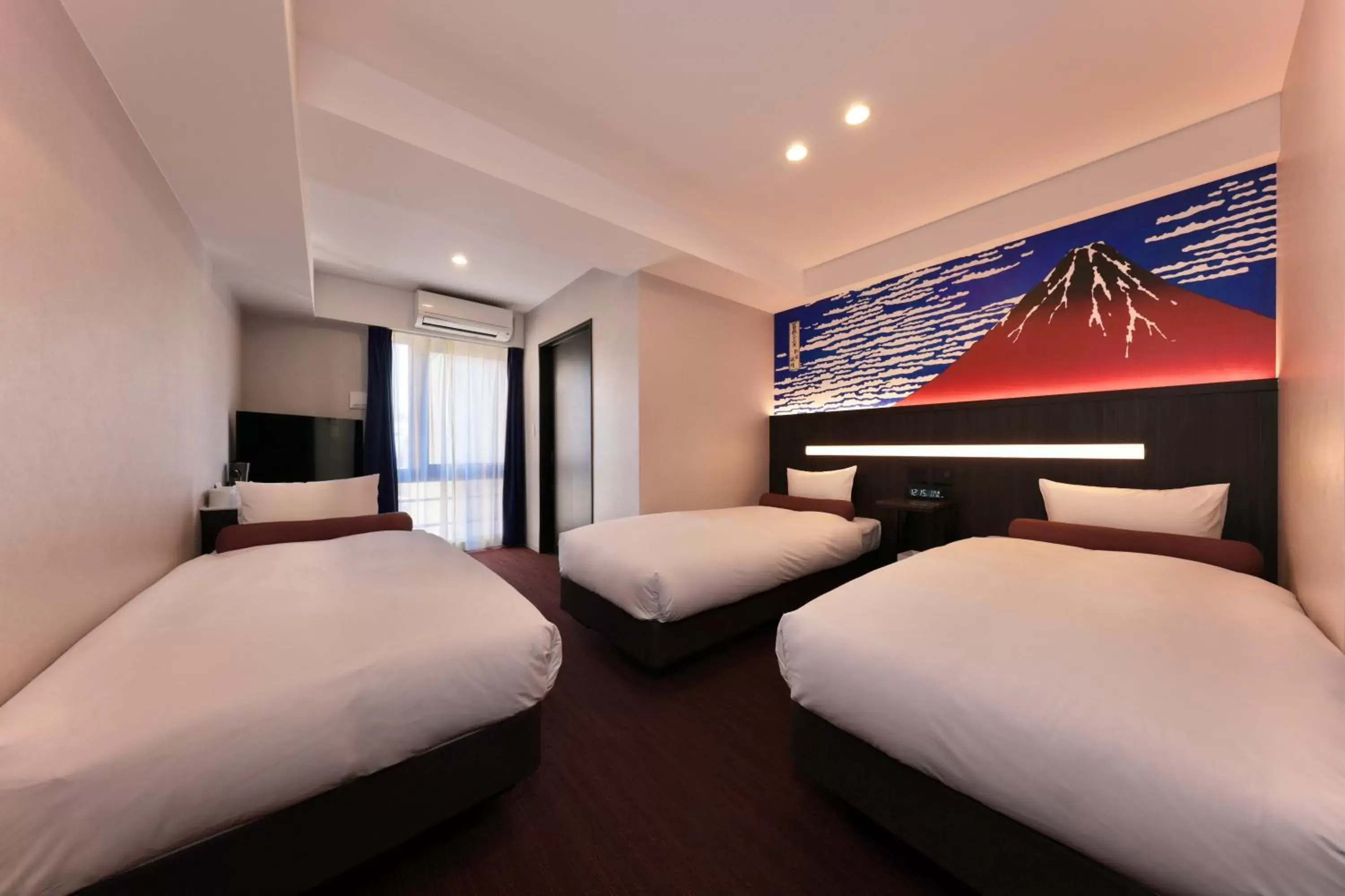 room service, Bed in Kuromon Crystal Hotel