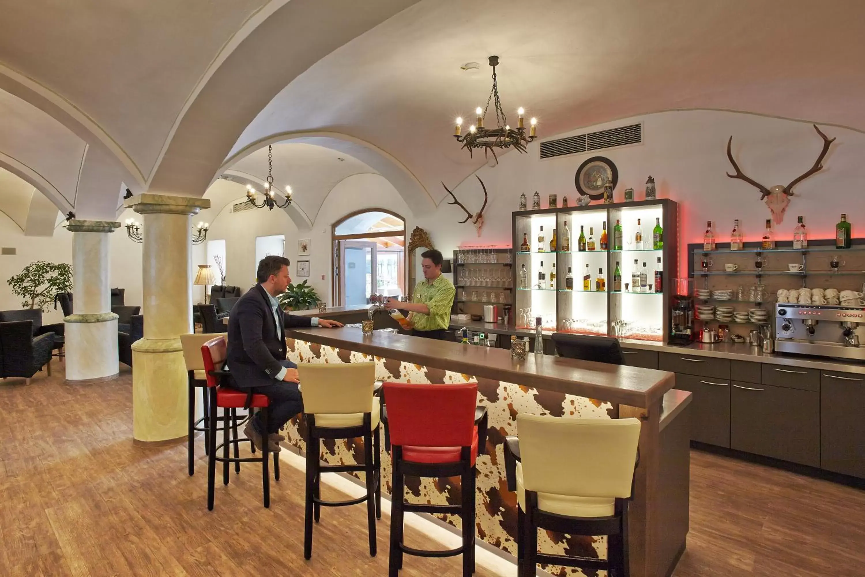 Lounge or bar, Restaurant/Places to Eat in Hotel Sauerlacher Post