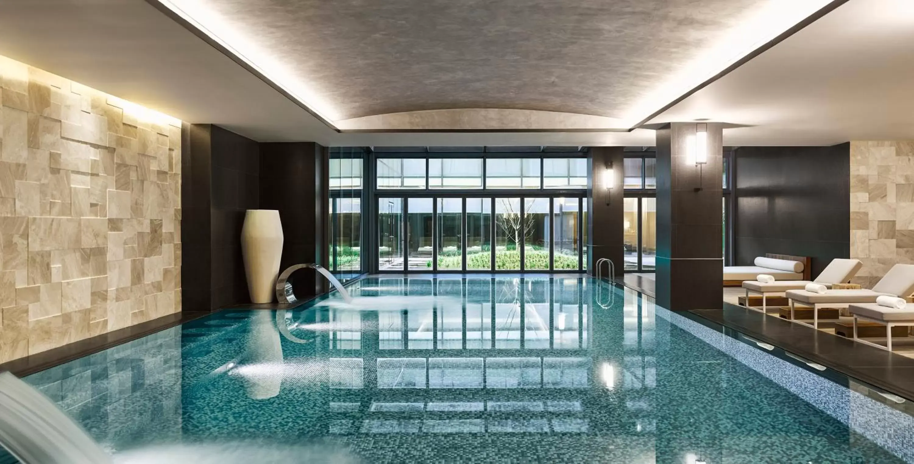 Swimming pool in Fairmont Quasar Istanbul Hotel
