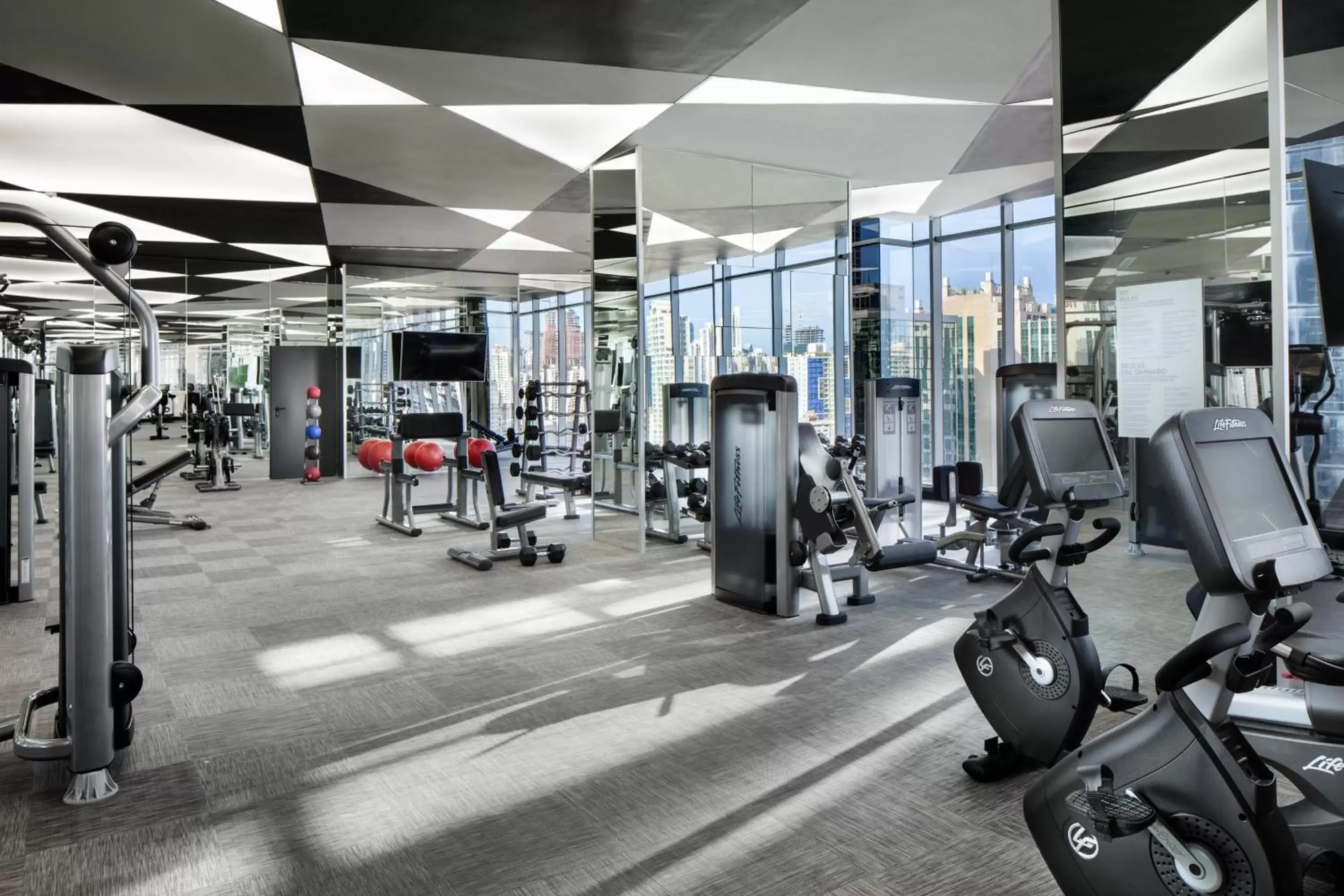 Fitness centre/facilities, Fitness Center/Facilities in W Panama