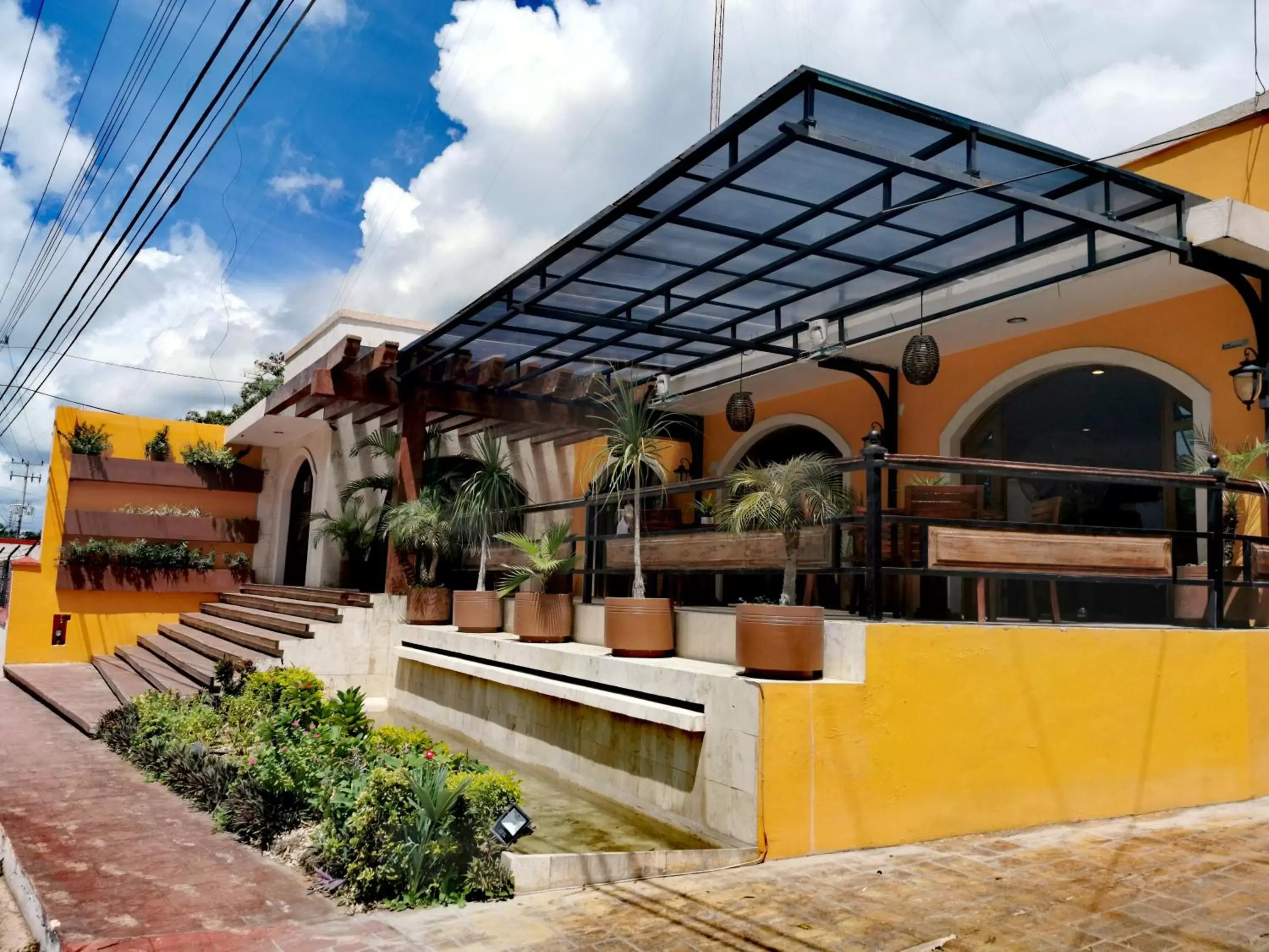 Restaurant/places to eat in El Zaguán Colonial by GuruHotel