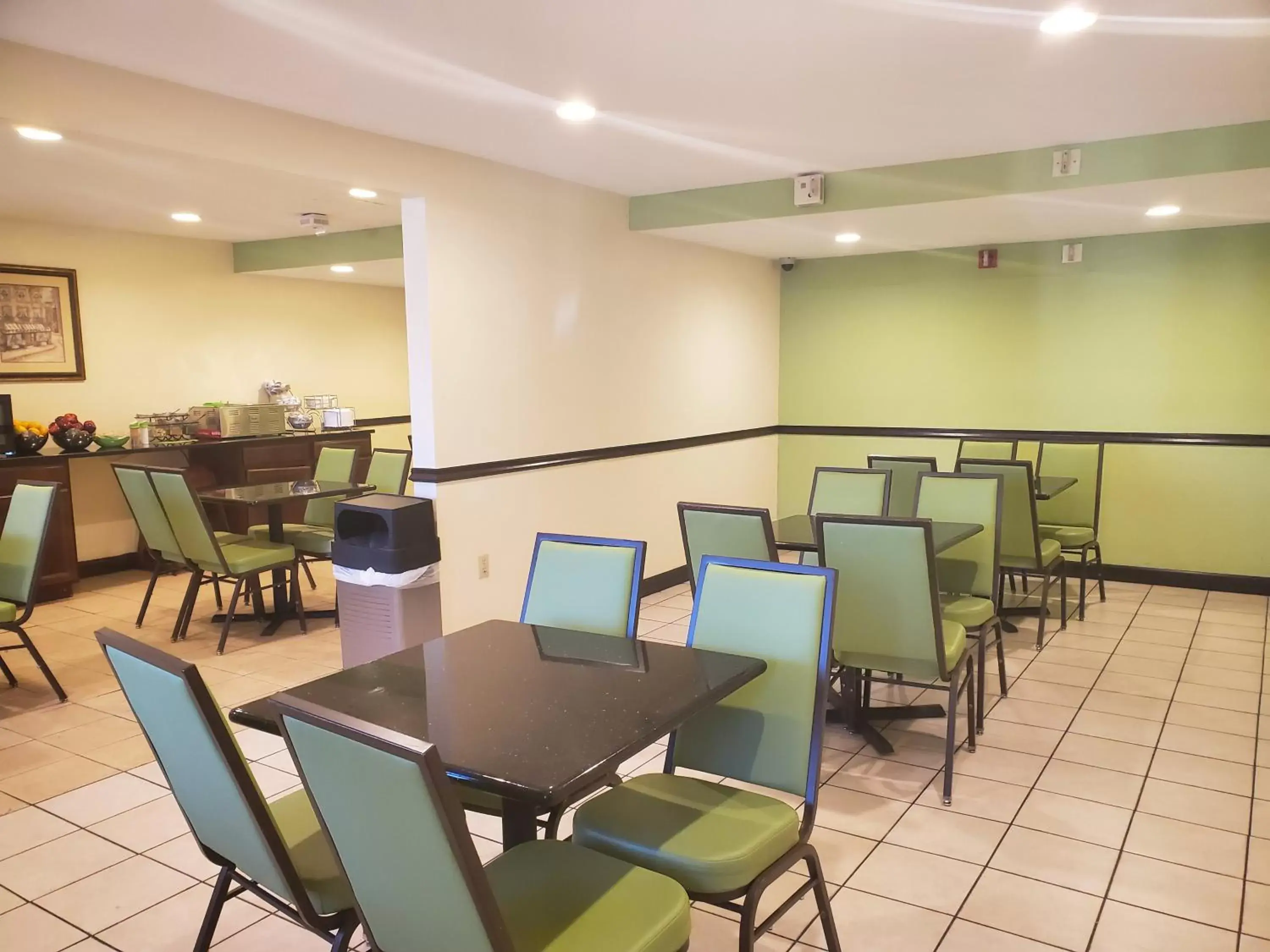 On site, Restaurant/Places to Eat in SureStay Hotel by Best Western East Brunswick