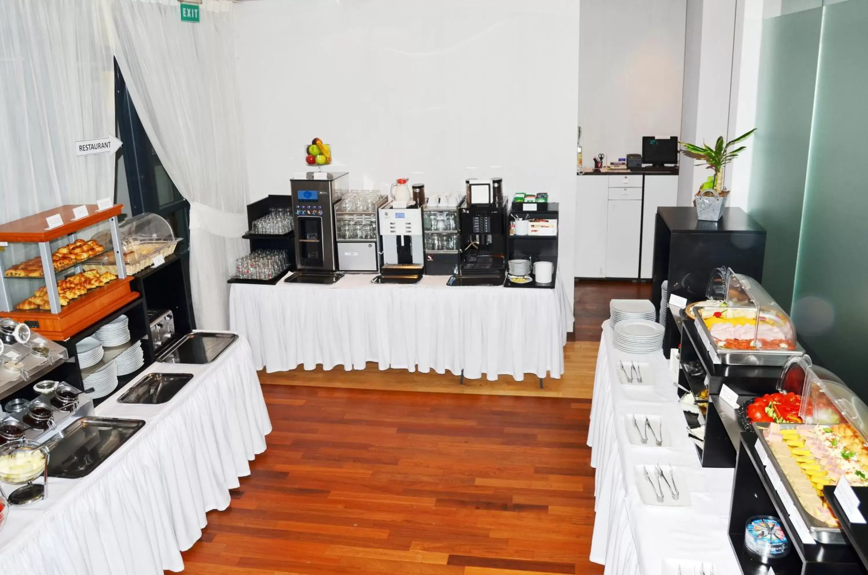 Breakfast in Hotel Berthelot Breakfast in Hotel Berthelot