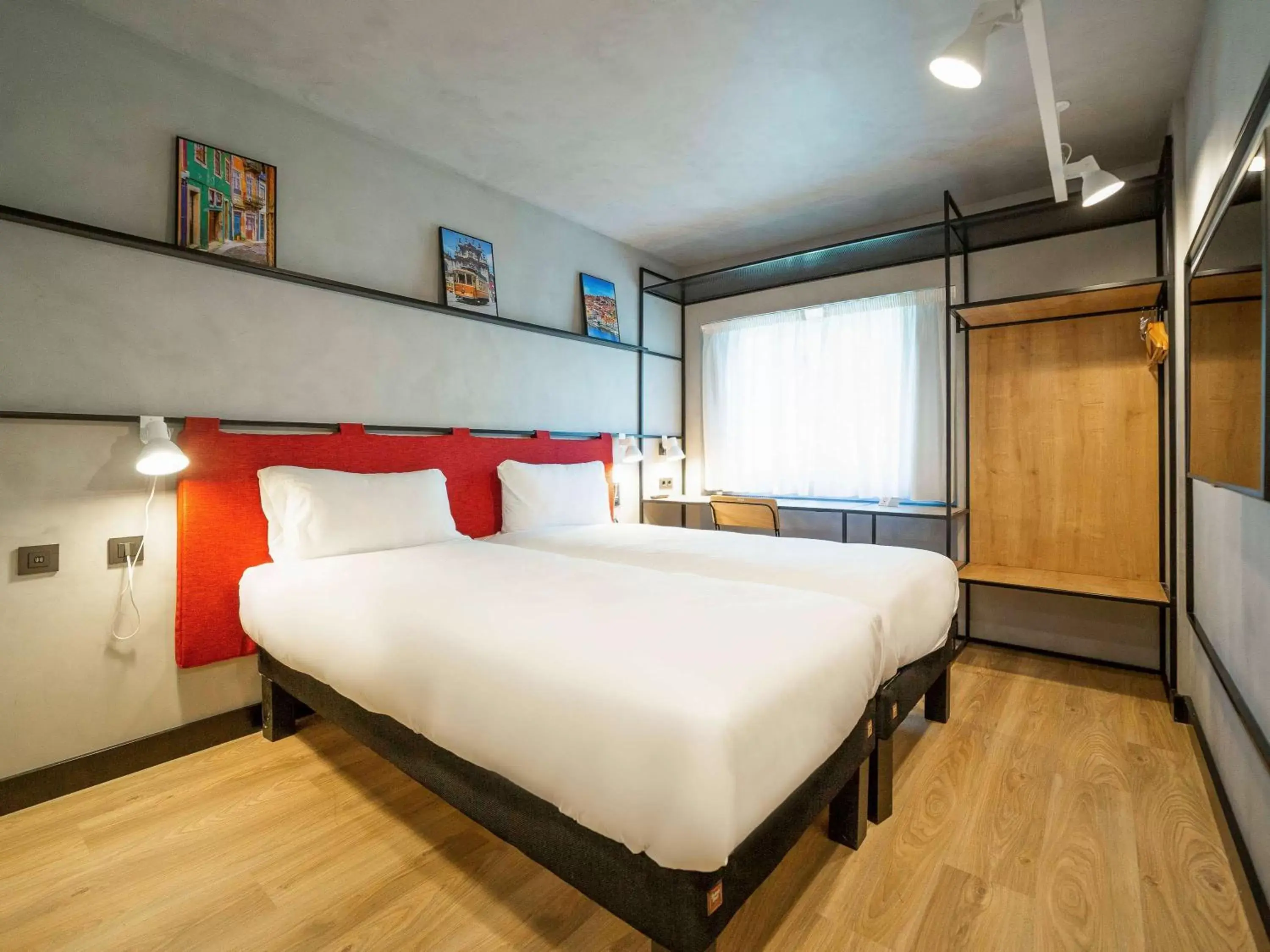 Photo of the whole room, Bed in ibis Porto Centro Mercado Bolhao