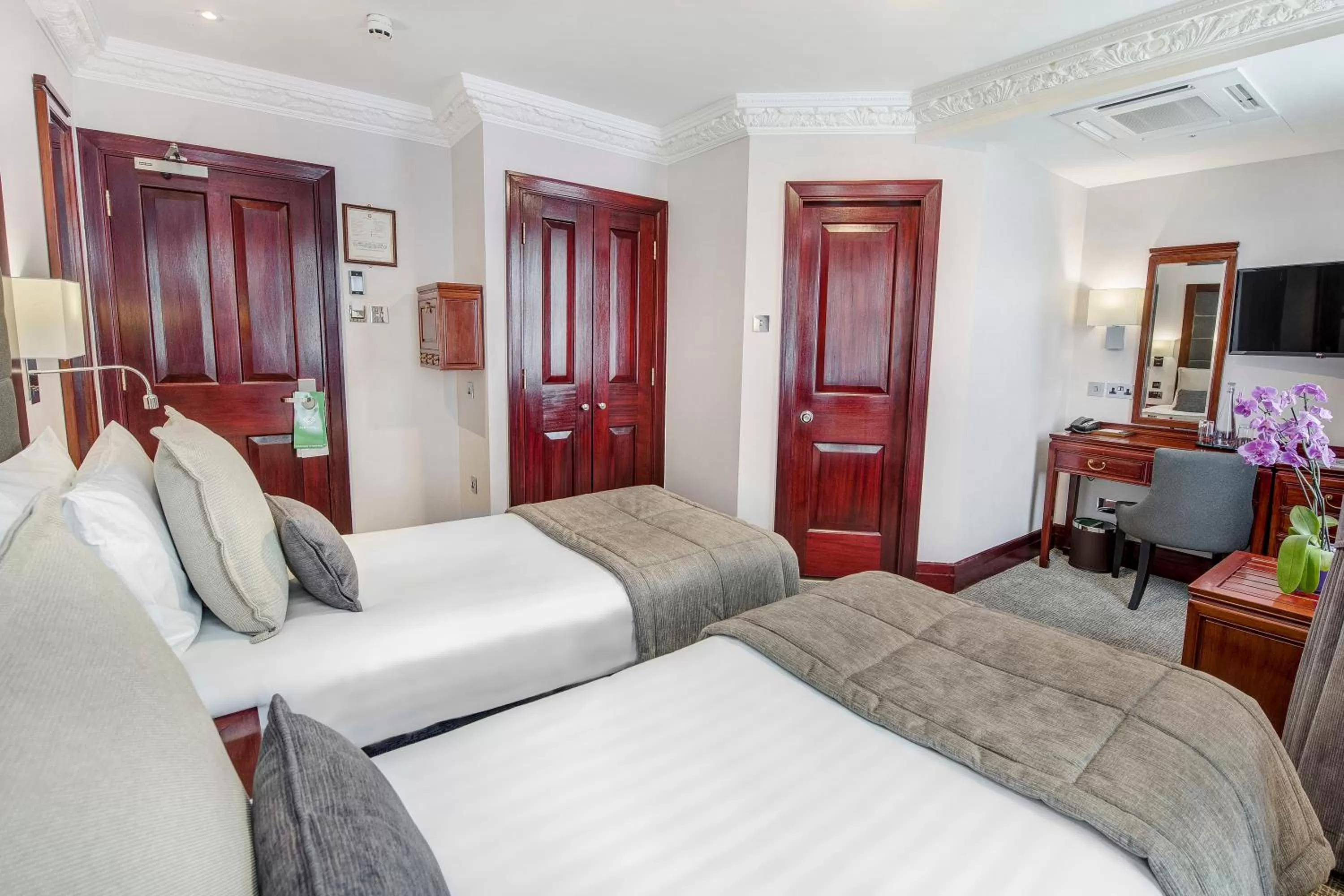 Bed in Gem Fitzrovia Hotel