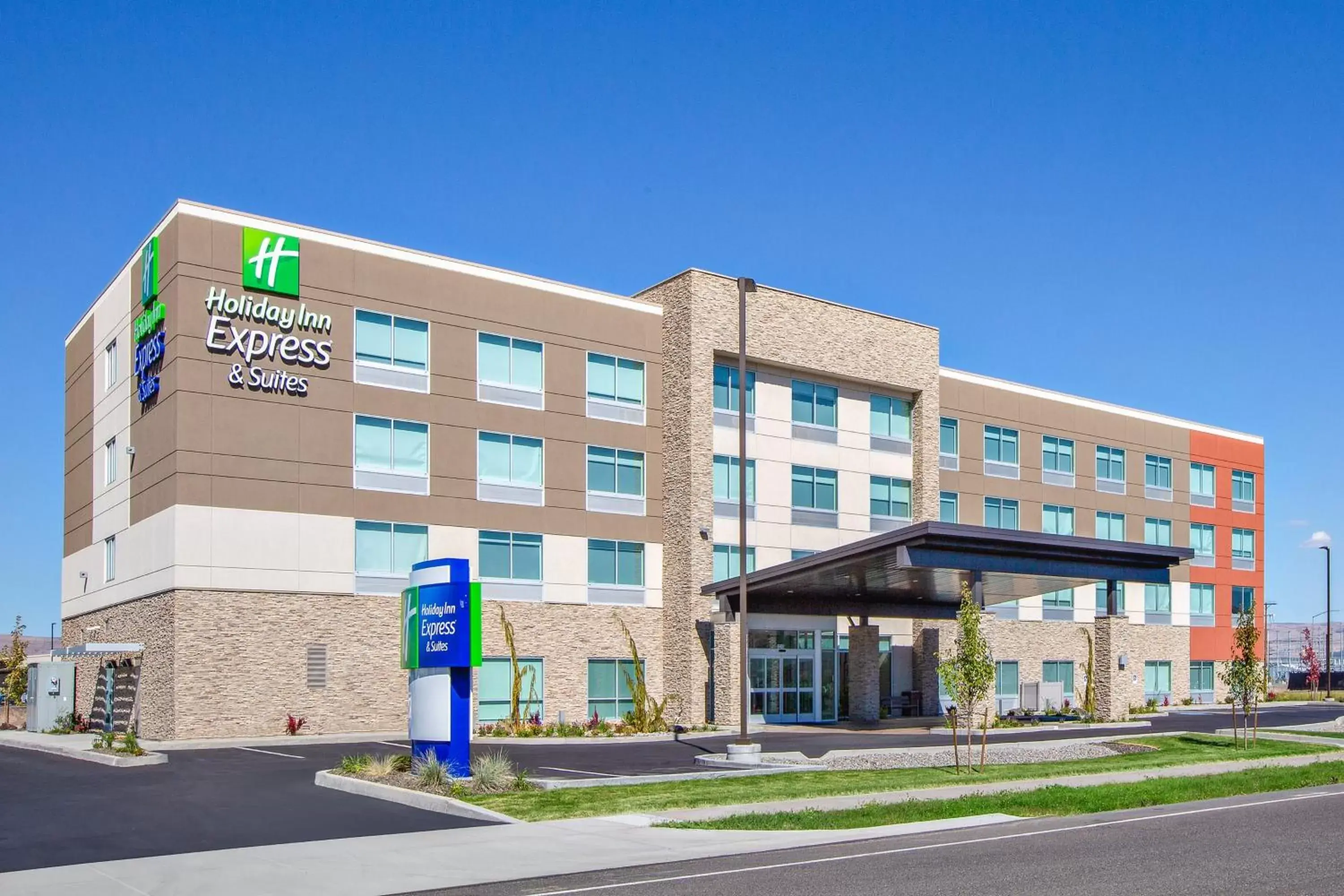 Property Building in Holiday Inn Express & Suites - Union Gap - Yakima Area, an IHG Hotel