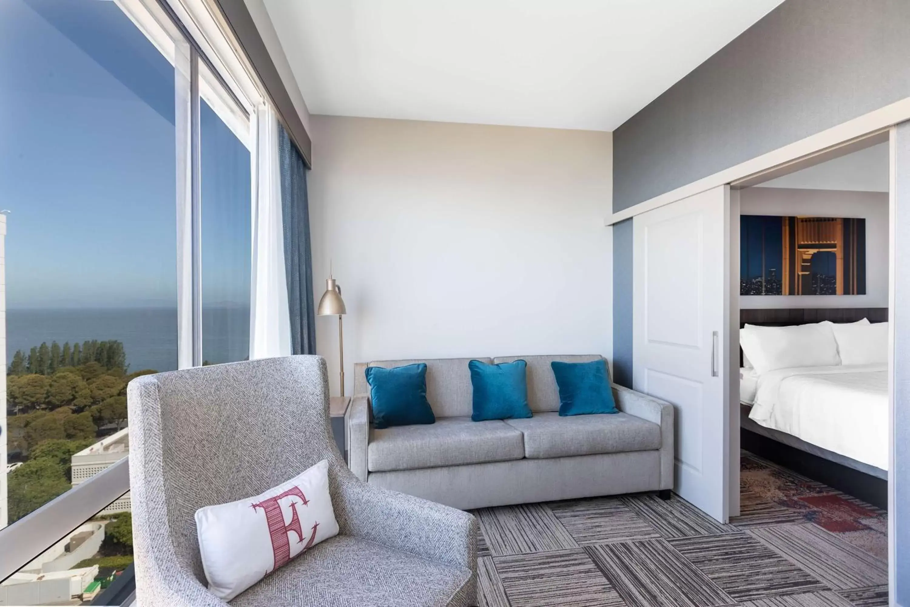 Living room, Seating Area in Hilton Garden Inn San Francisco/Oakland Bay Bridge