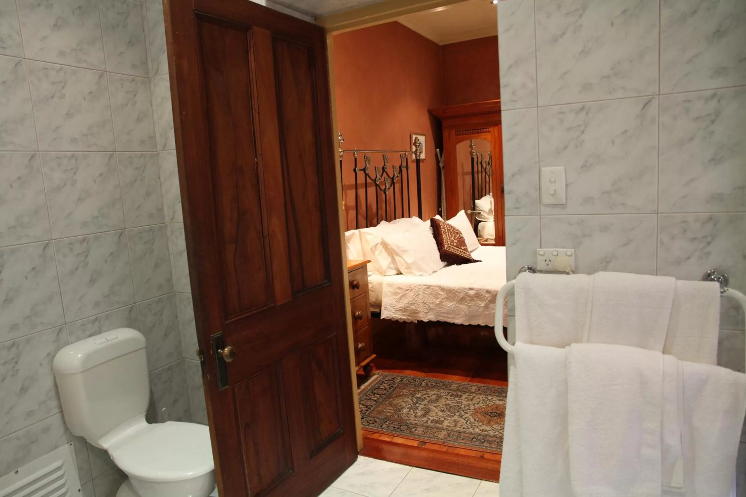 Bathroom, Bed in North Adelaide Heritage Cottages & Apartments