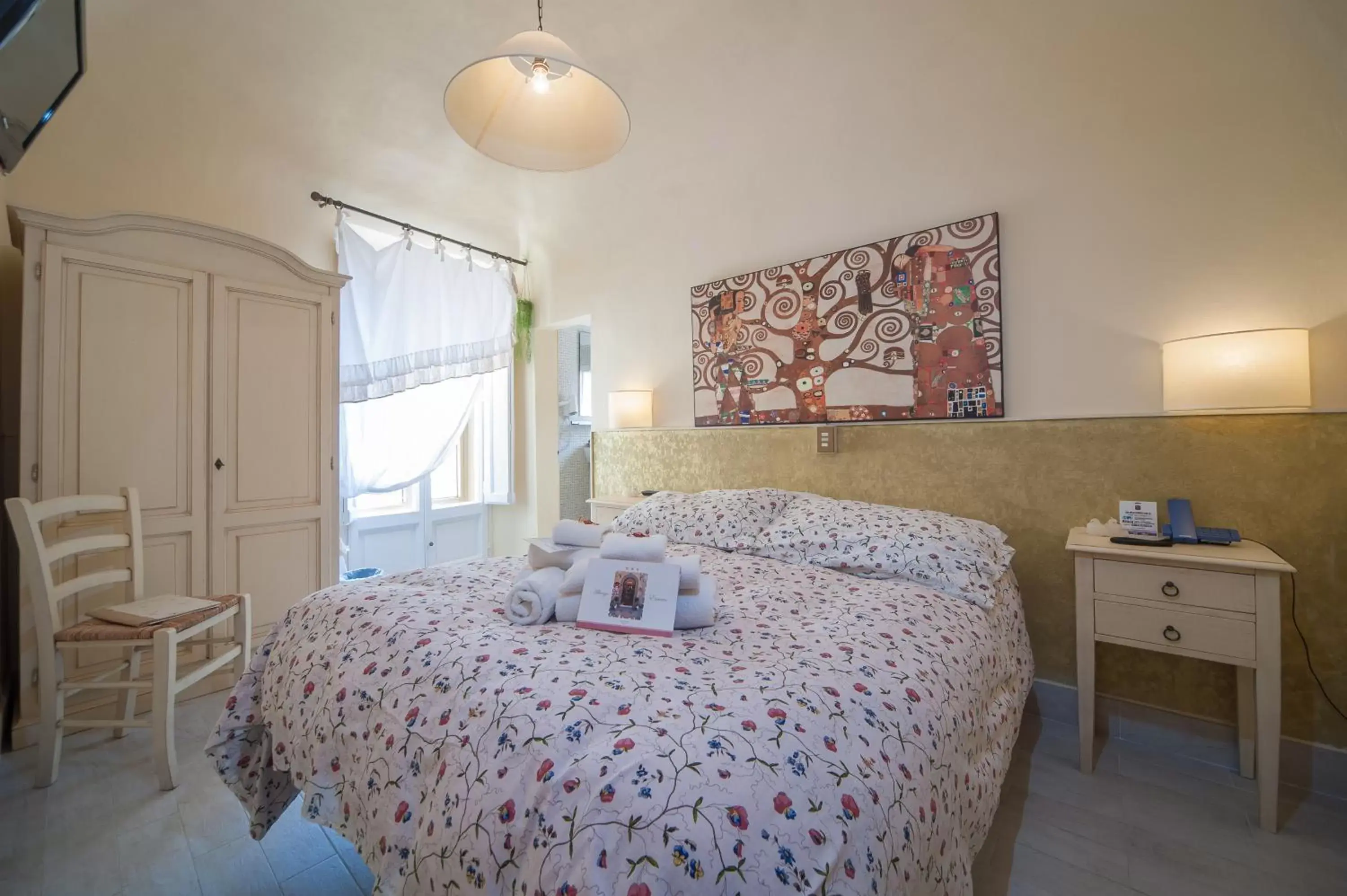 Bed in Albergo Etruria