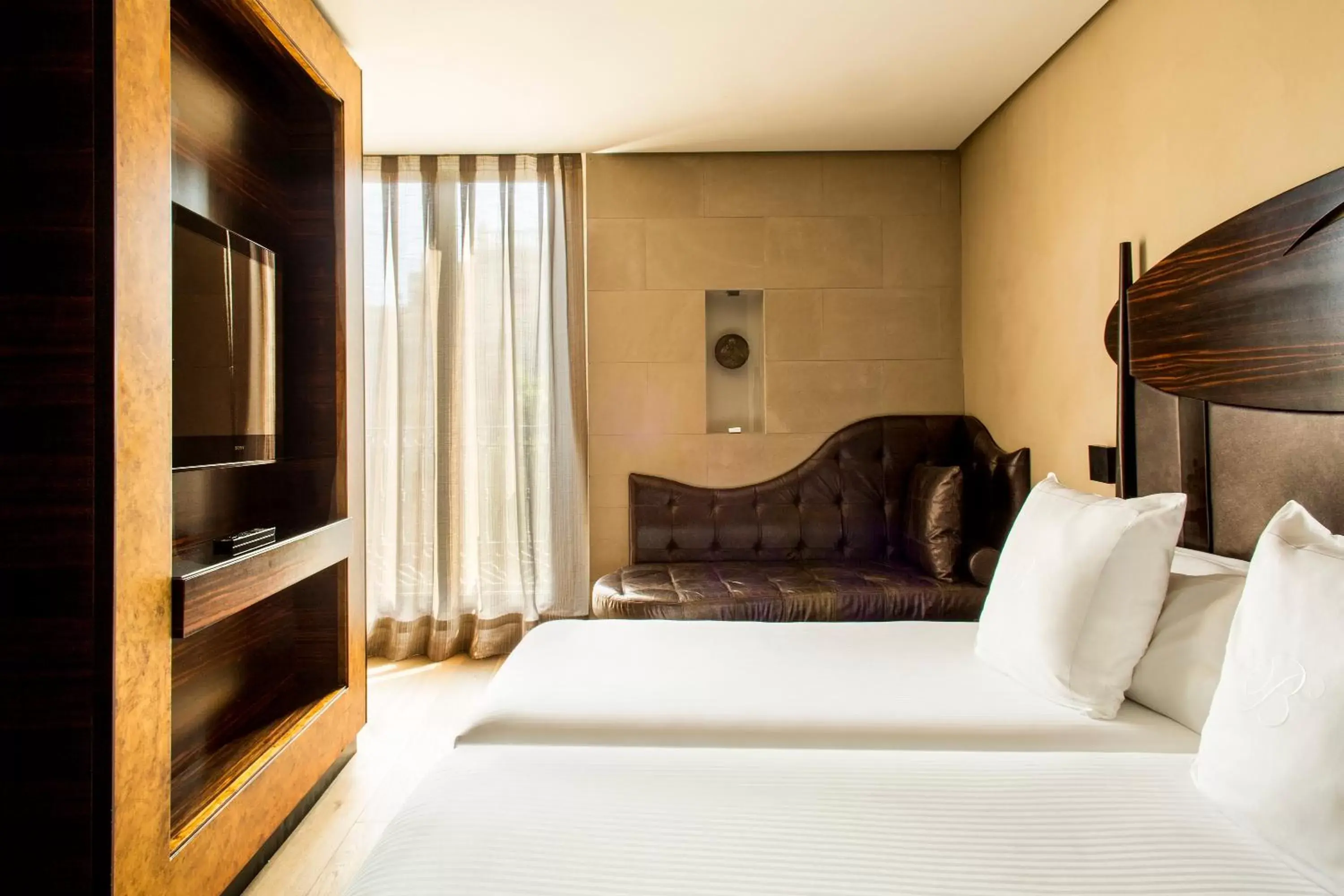 Bed in Hotel Bagués, a Small Luxury Hotel of the World