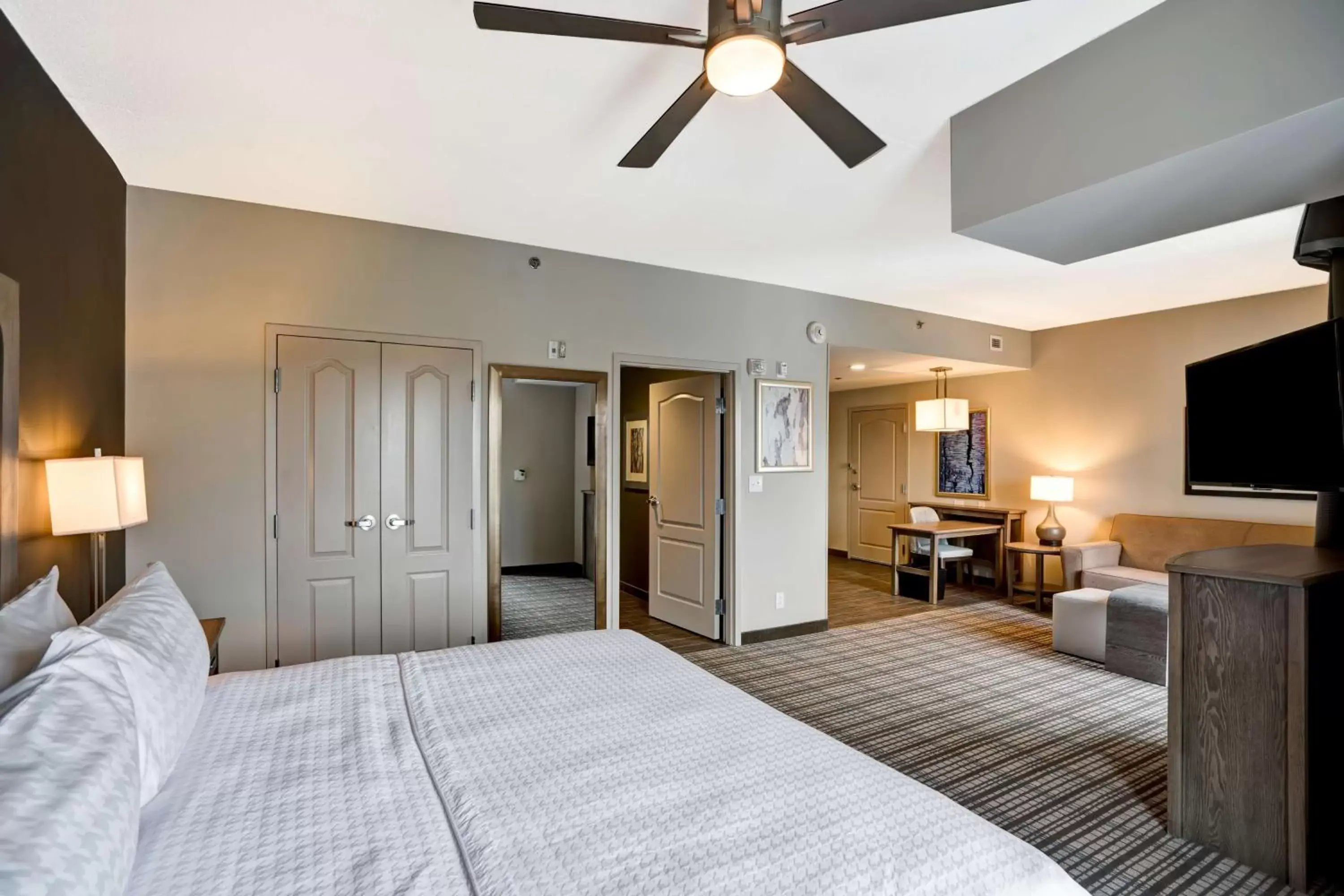 Bed in Homewood Suites by Hilton Nashville Franklin