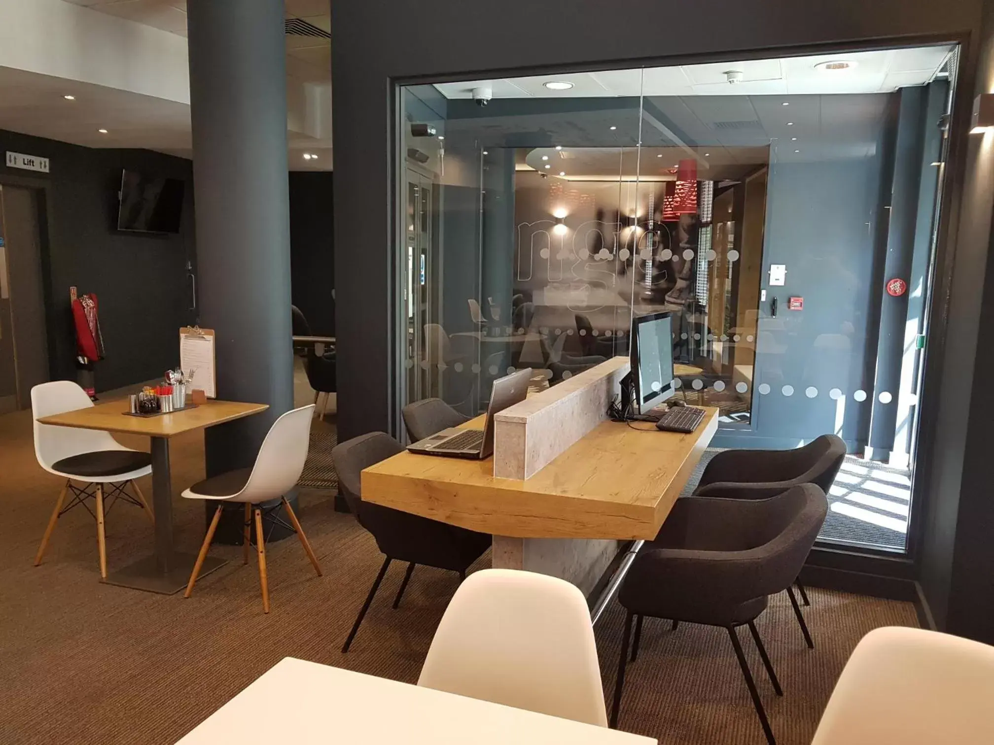 Lobby or reception, Restaurant/Places to Eat in Ibis Sheffield City