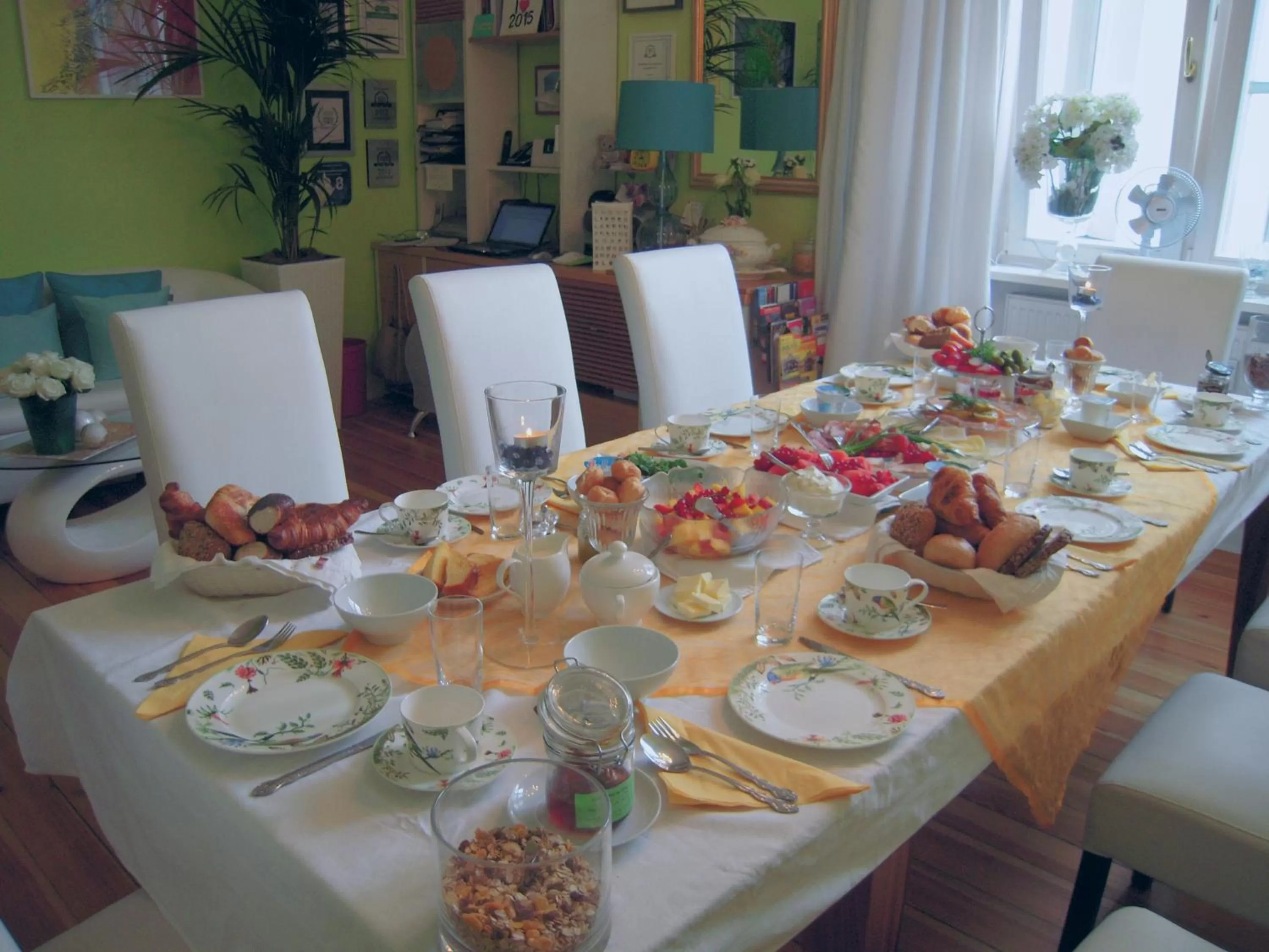 Breakfast in Boutique Hotel Mittendrin Berlin