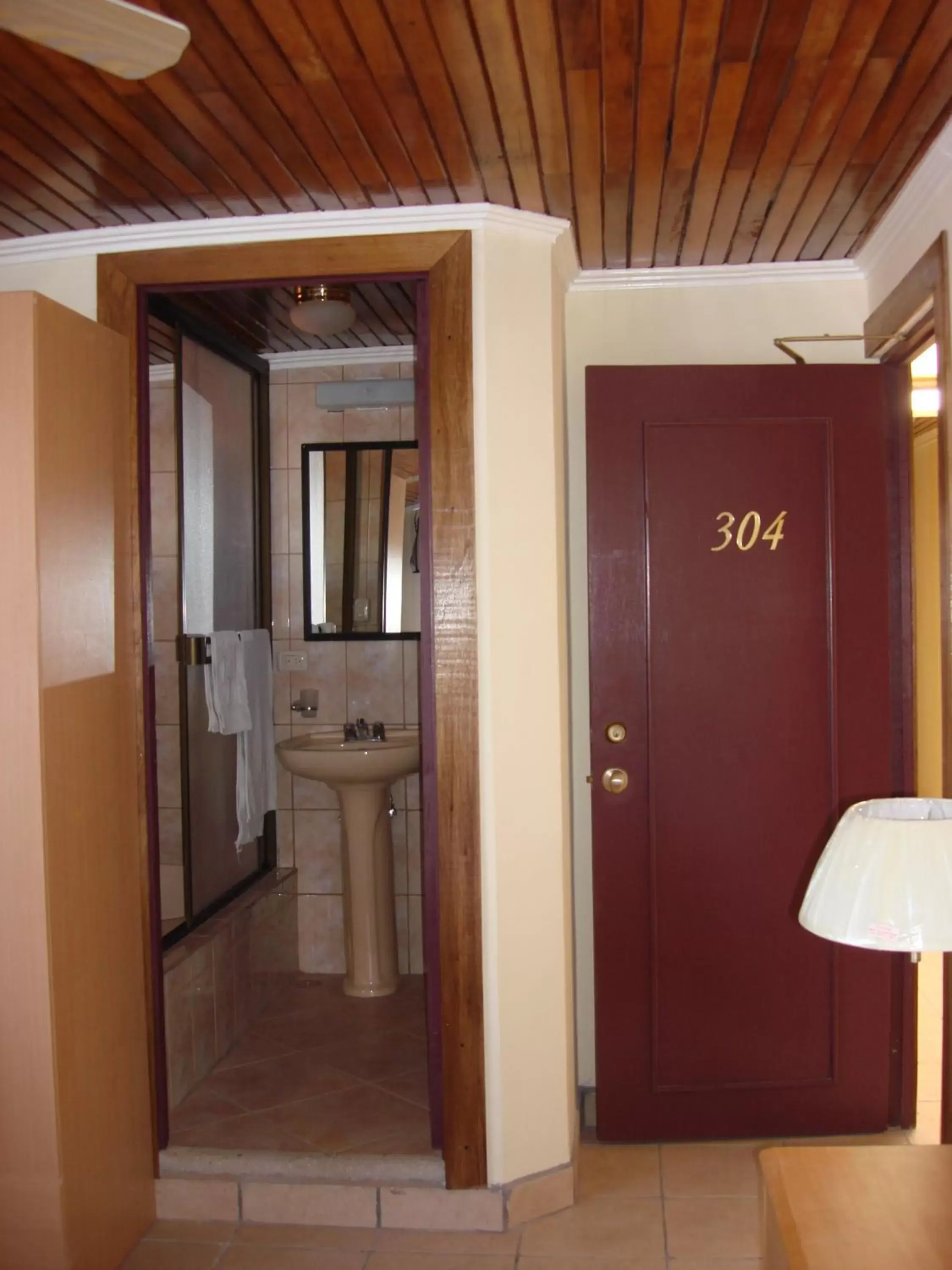 Bathroom in Hotel La Guaria Inn & Suites