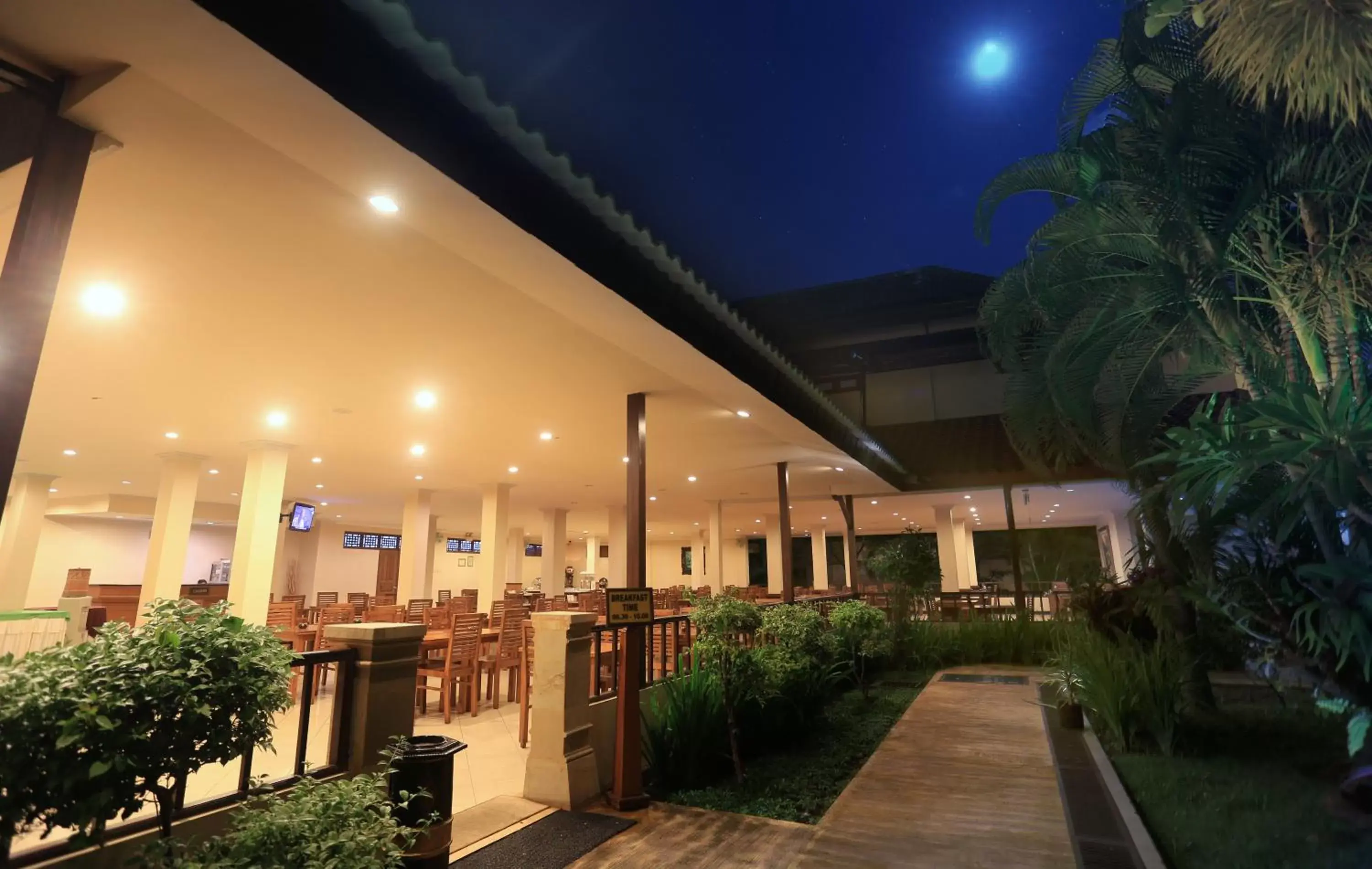 Restaurant/places to eat, Property Building in Lombok Garden Hotel