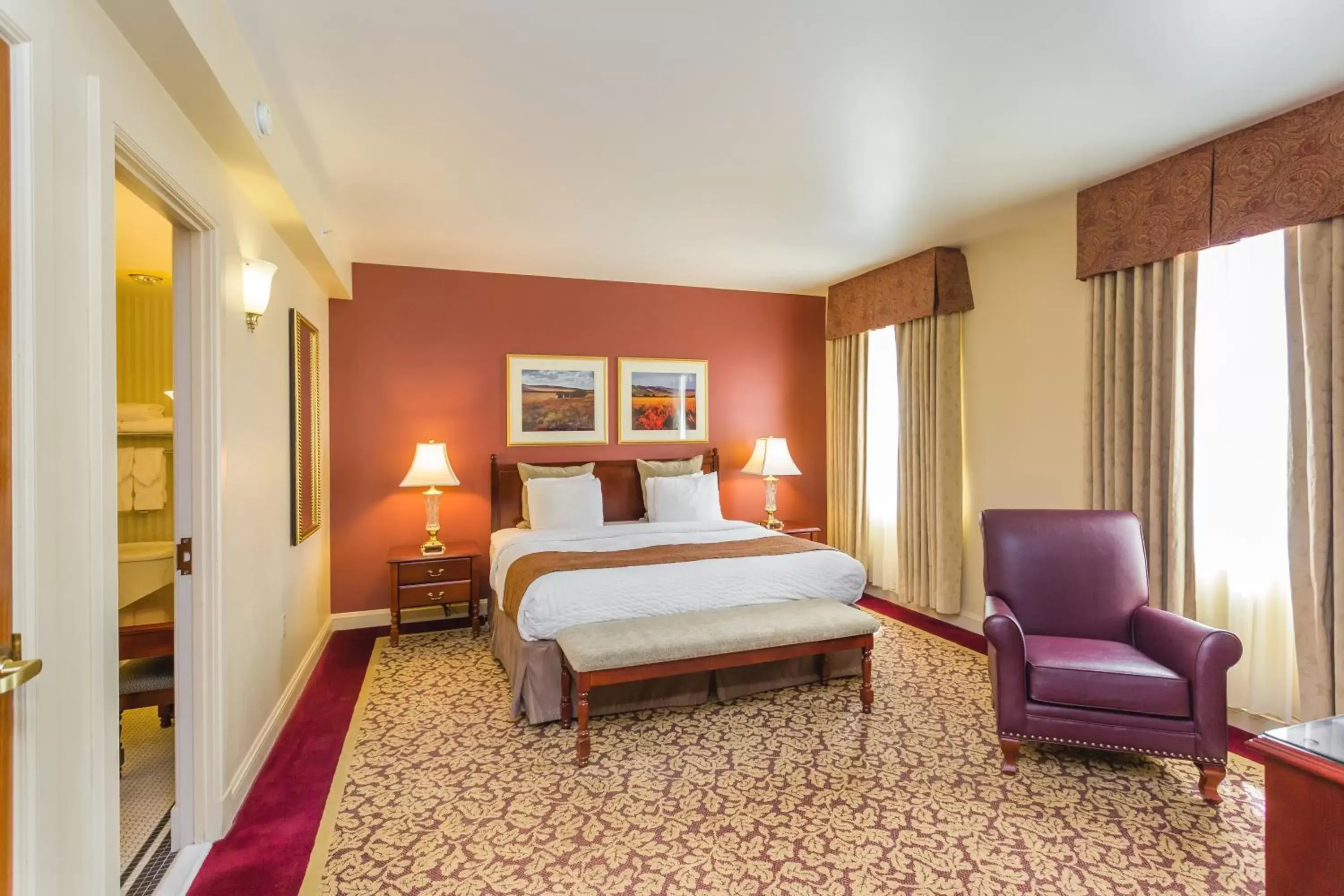 Bed in Marcus Whitman Hotel and Conference Center