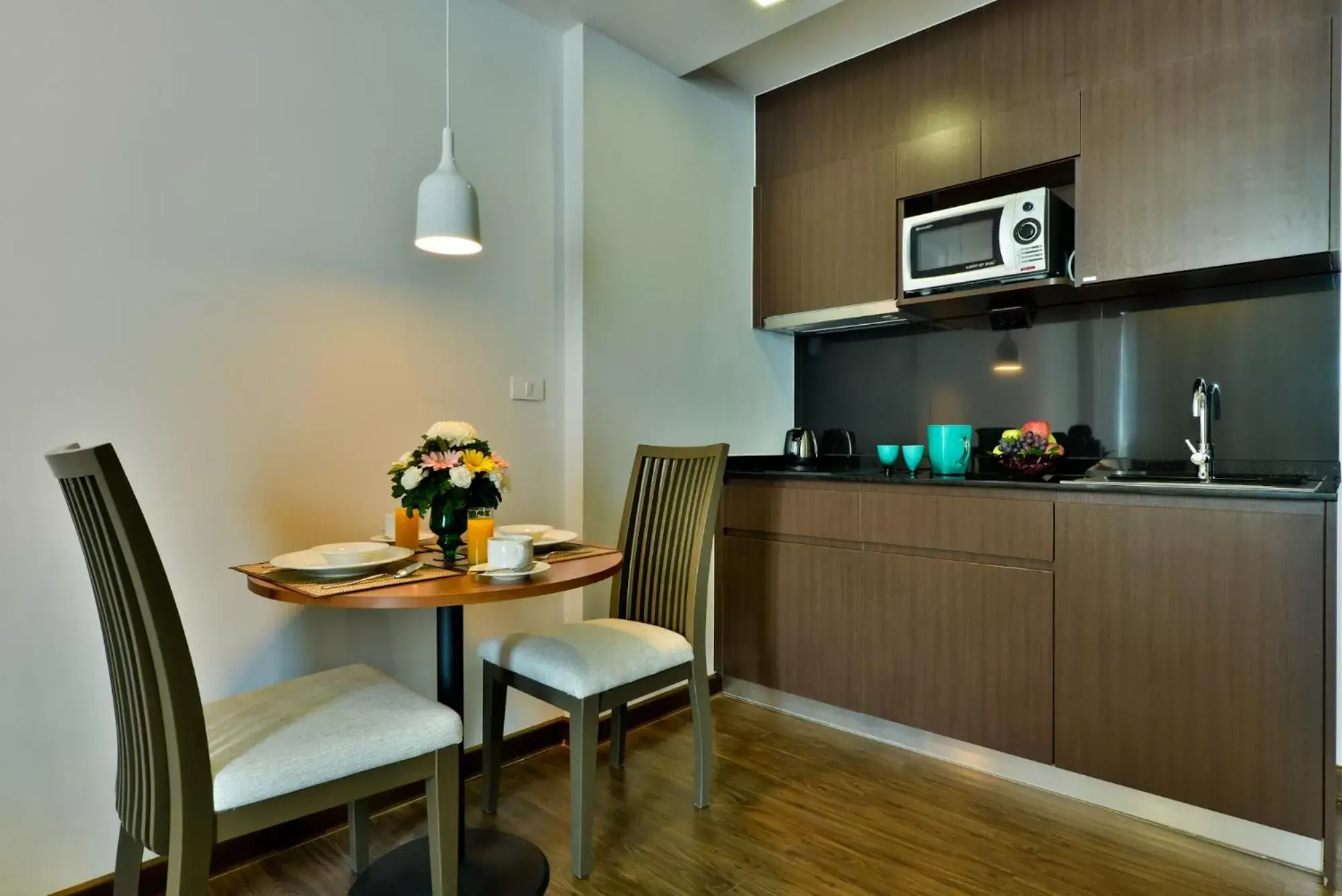 Dining area, Kitchen/Kitchenette in Civic Horizon Hotel & Residence