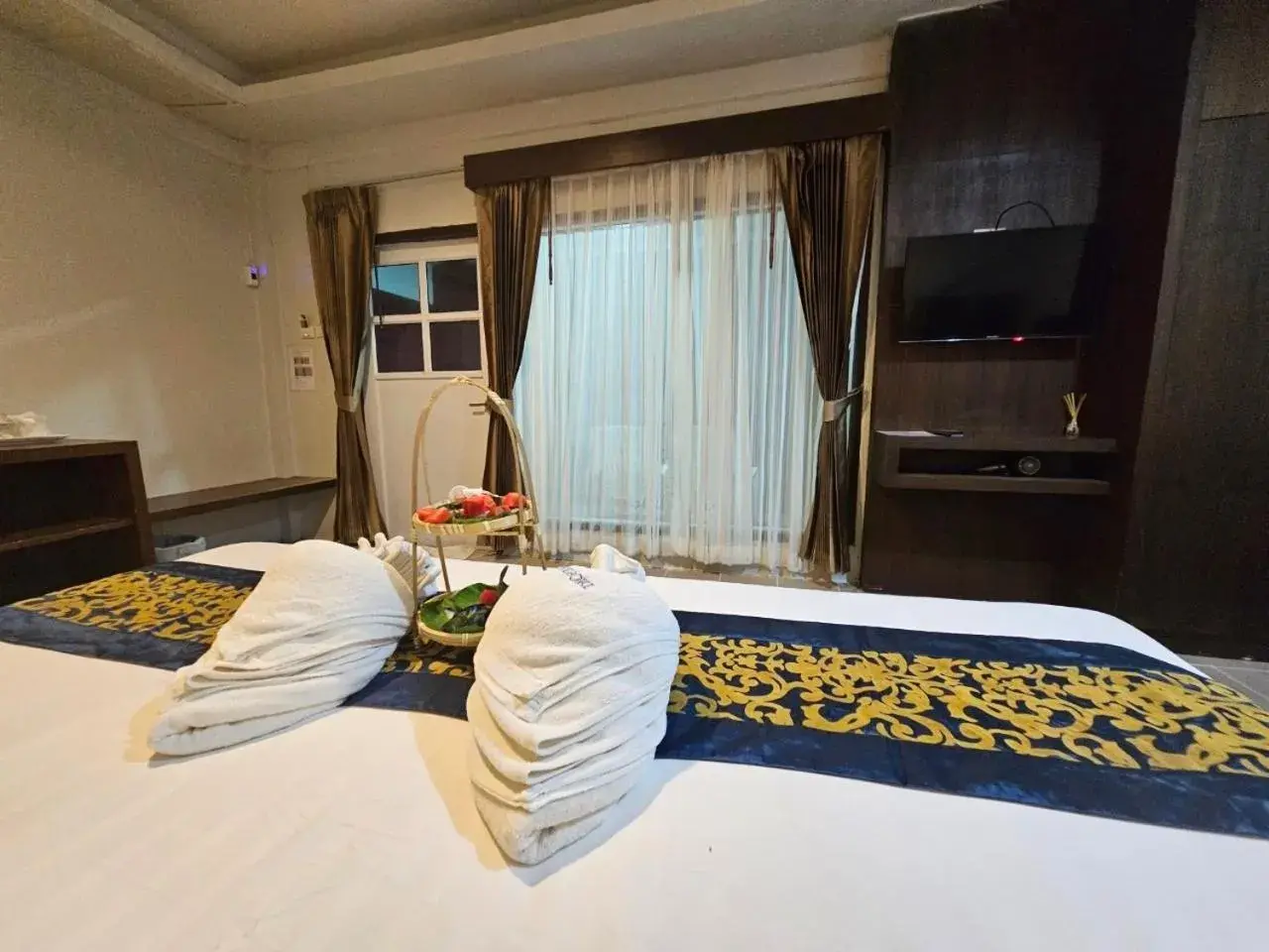 Bed in Lanta Nice Beach Resort - SHA Extra Plus