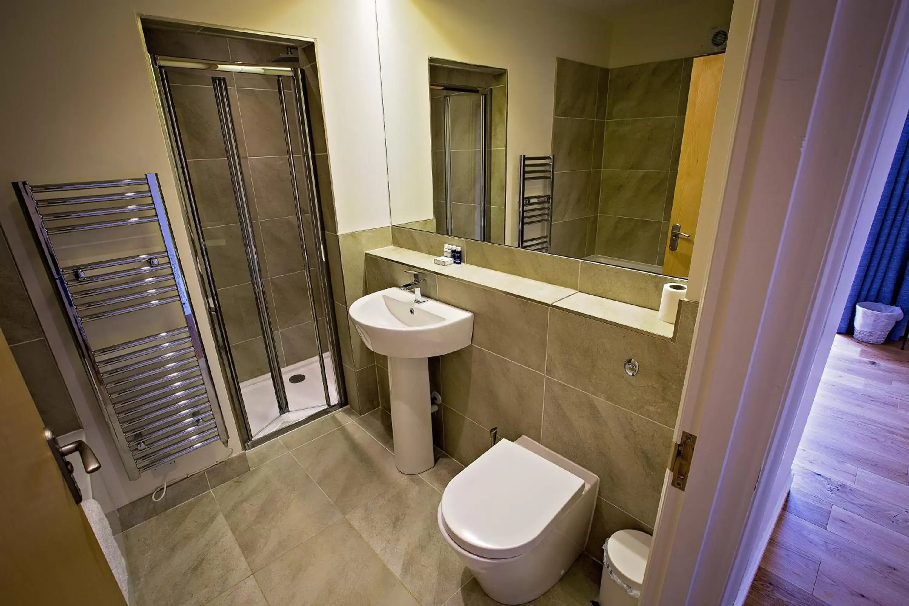 Bathroom in Bayswell Park Hotel
