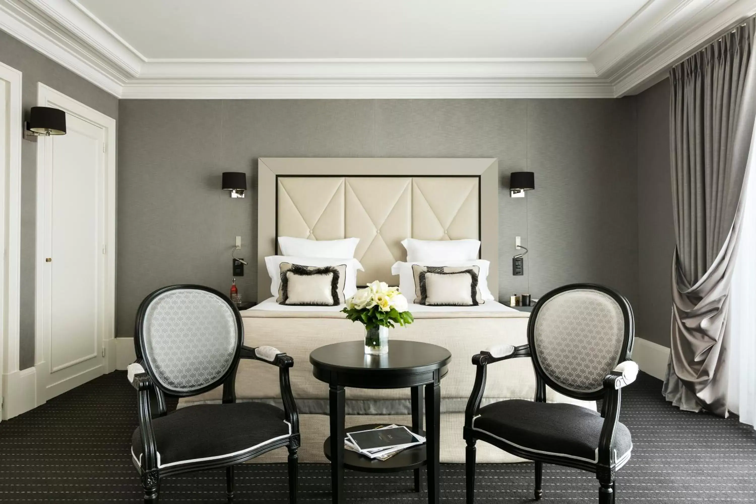 Bedroom, Seating Area in Hôtel Barrière Le Majestic Cannes