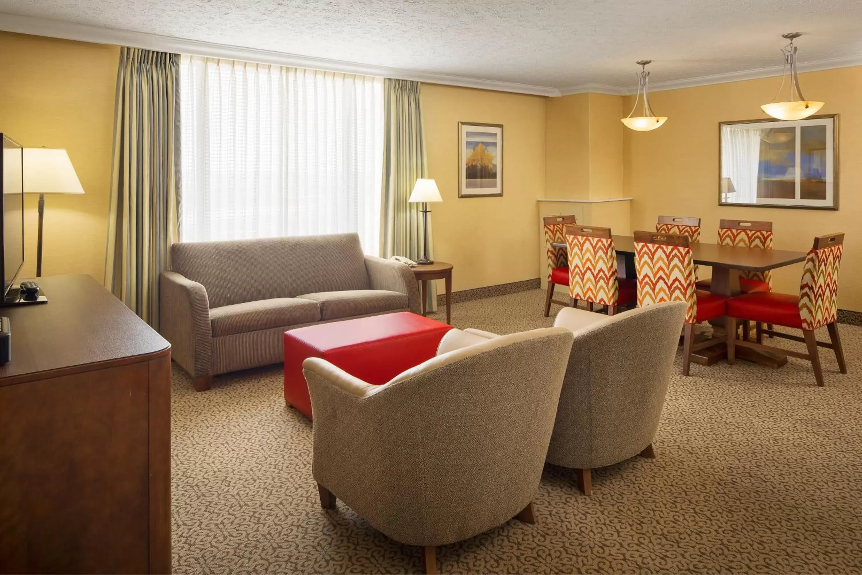 Photo of the whole room, Seating Area in Crowne Plaza Louisville Airport Expo Center, an IHG Hotel