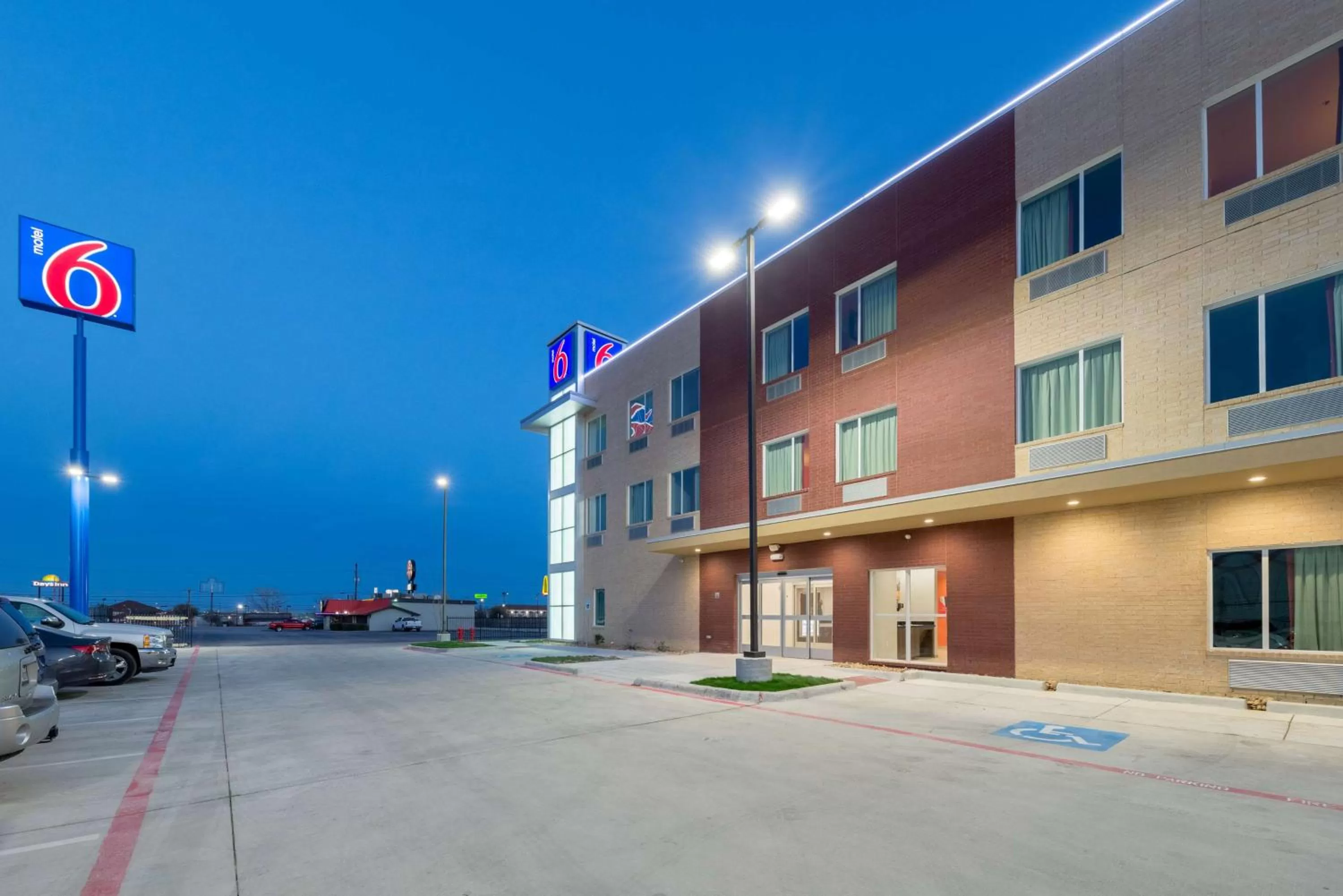 Property building in Motel 6 Fort Worth, TX - North - Saginaw