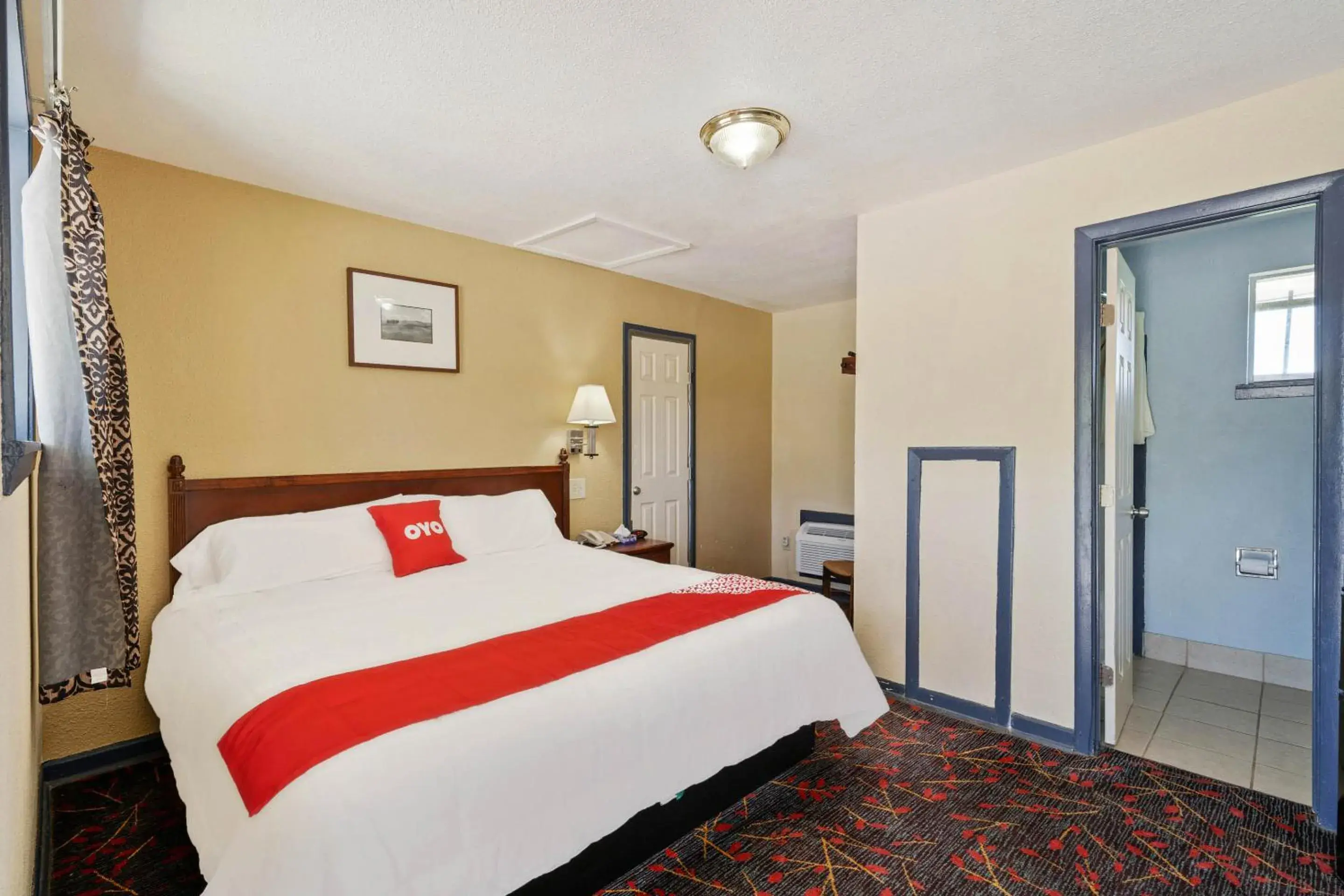 Bedroom, Bed in OYO Hotel Luling TX Downtown I-10/US-90