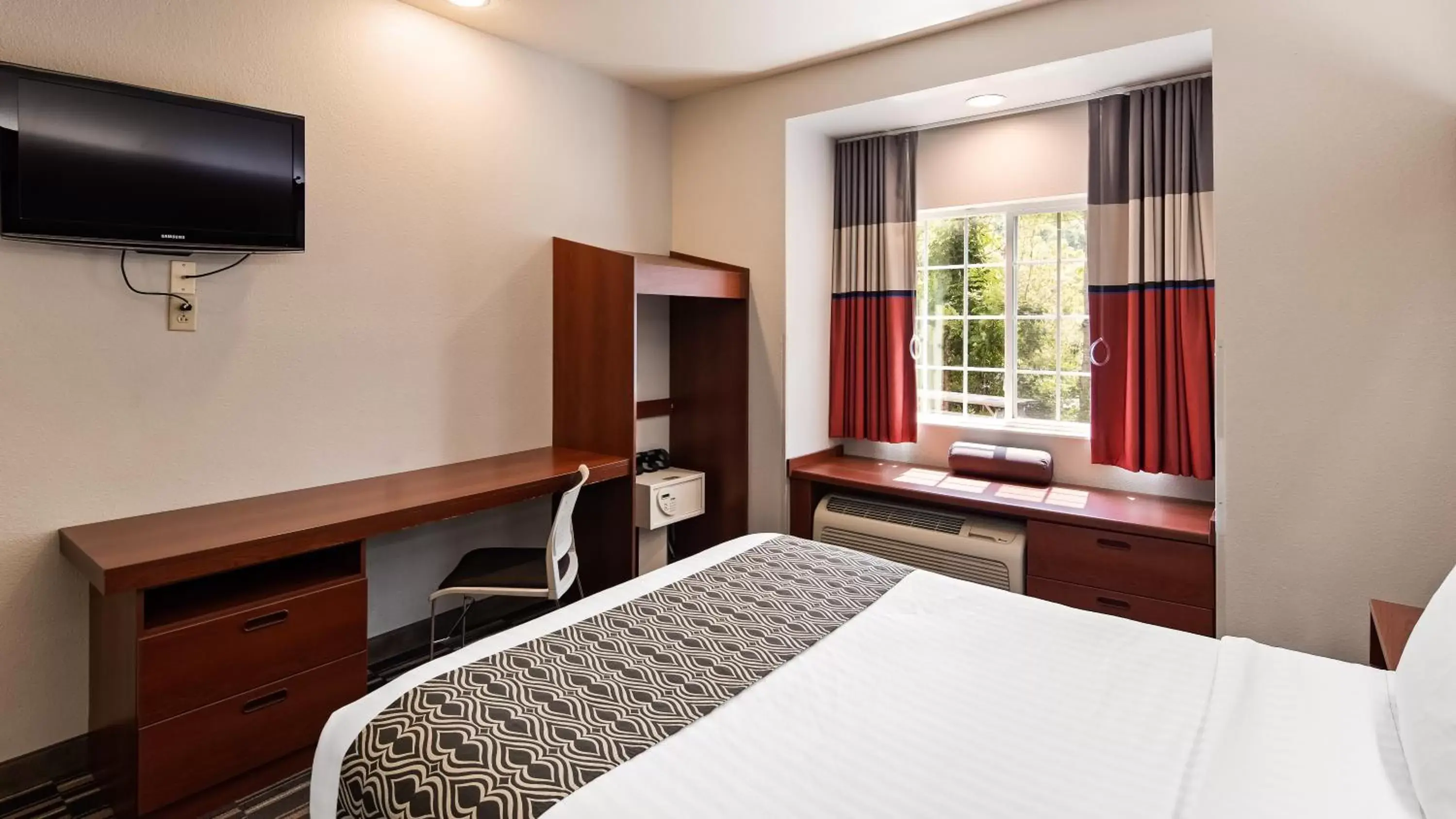 Bedroom, Bed in SureStay Plus Hotel by Best Western Morgantown