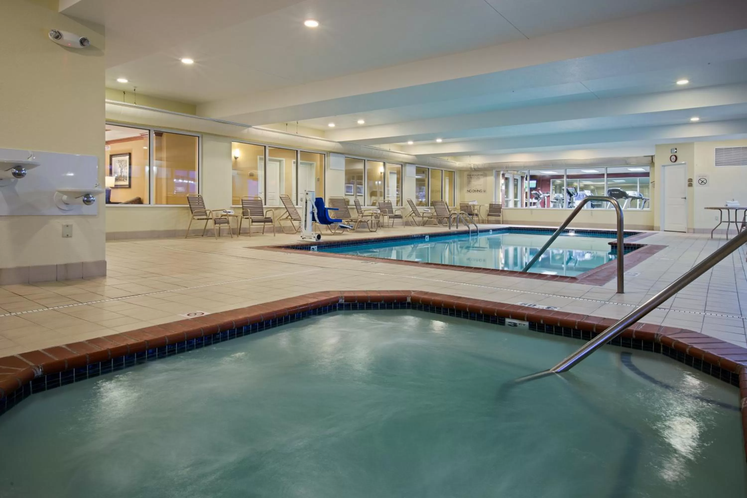 Swimming pool in Holiday Inn Express & Suites Vandalia by IHG