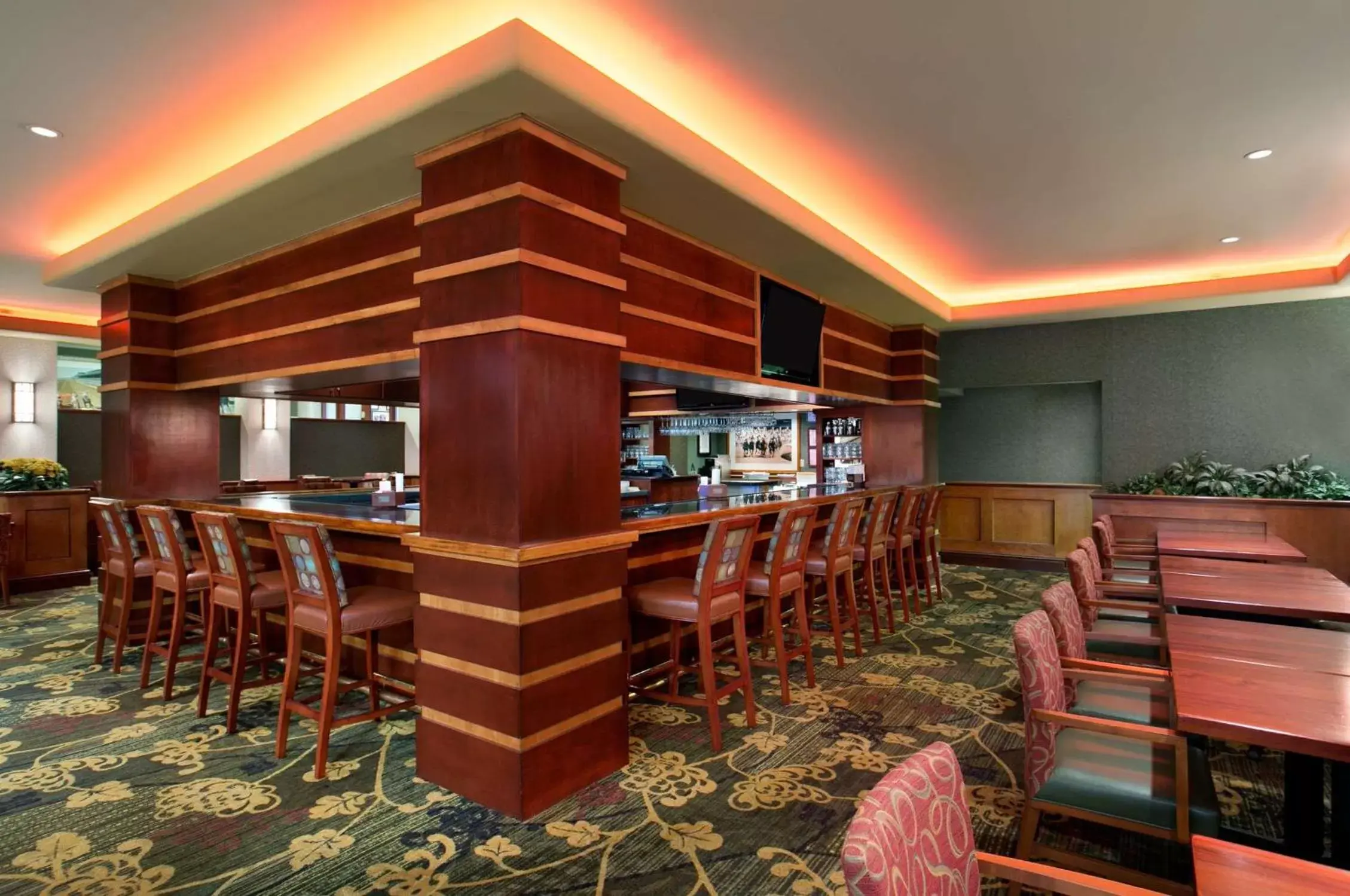 Restaurant/places to eat, Lounge/Bar in Embassy Suites Lexington