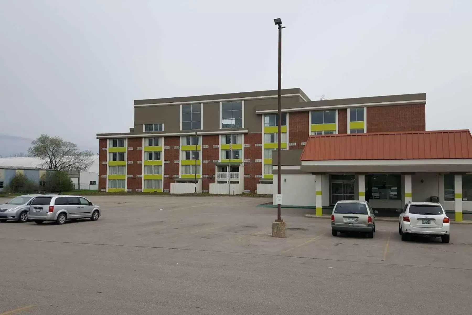 Facade/entrance in Days Inn & Suites by Wyndham Grand Rapids Near Downtown Facade/entrance in Days Inn & Suites by Wyndham Grand Rapids Near Downtown