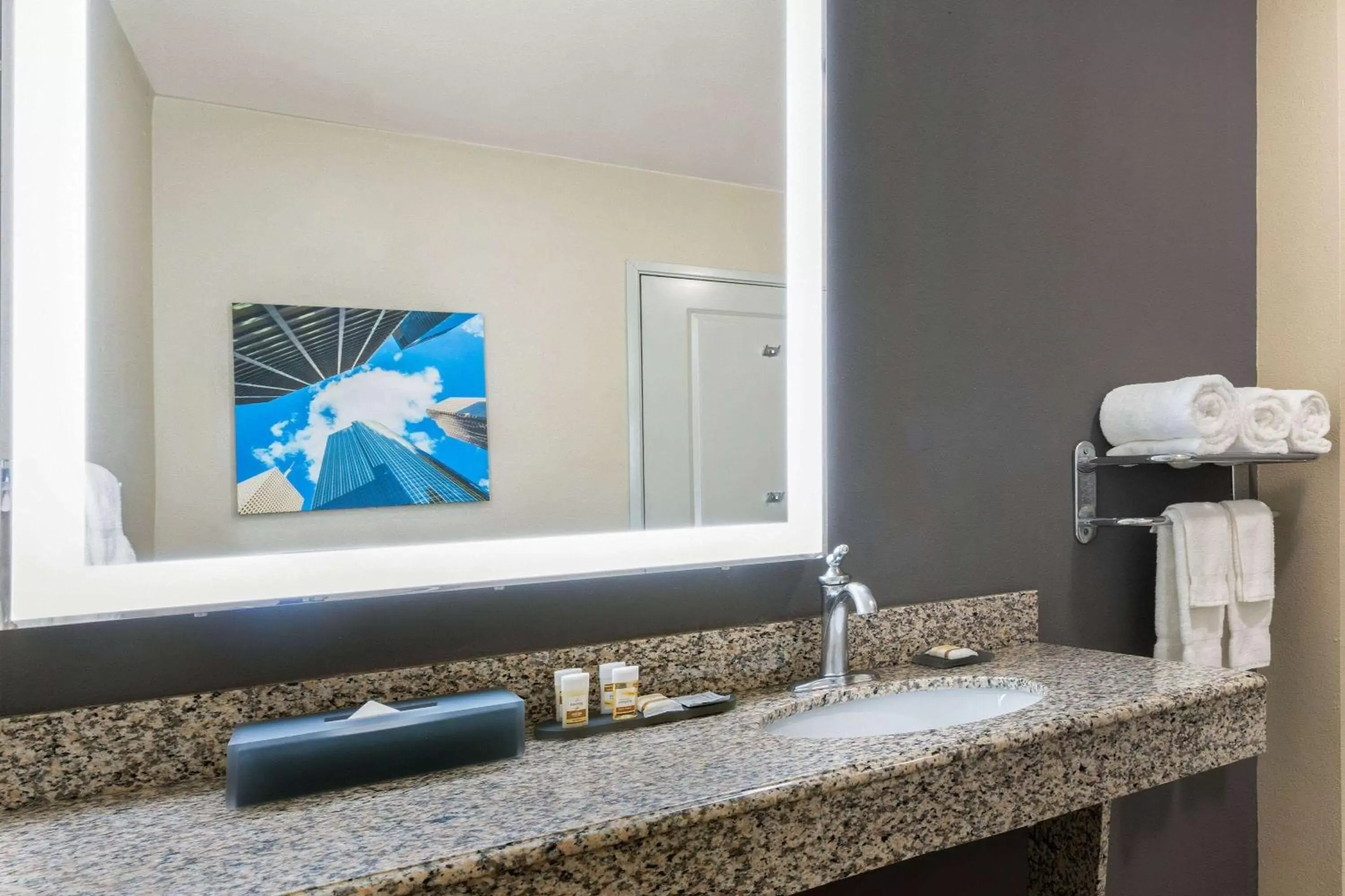 TV and multimedia, Bathroom in La Quinta by Wyndham Houston Energy Corridor