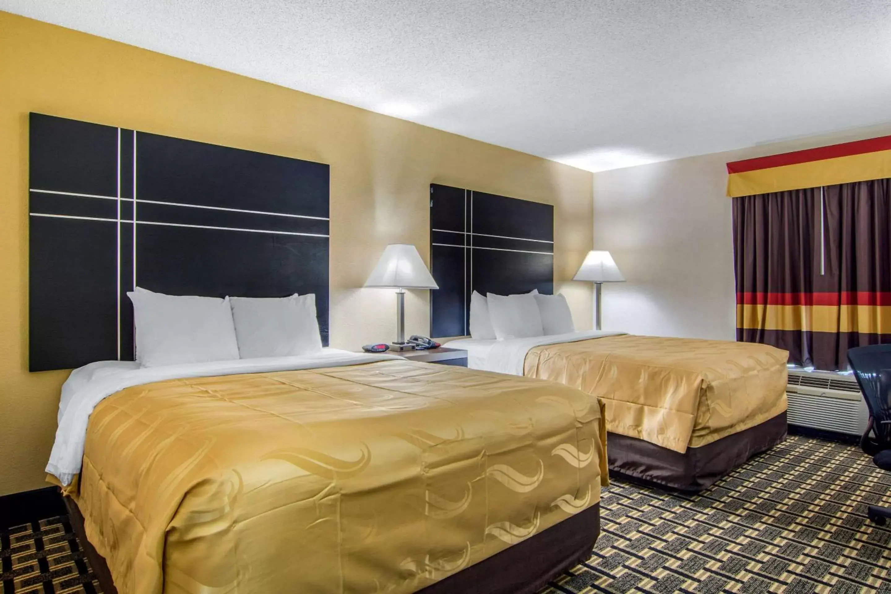 Photo of the whole room, Bed in Quality Inn & Suites Union City - Atlanta South