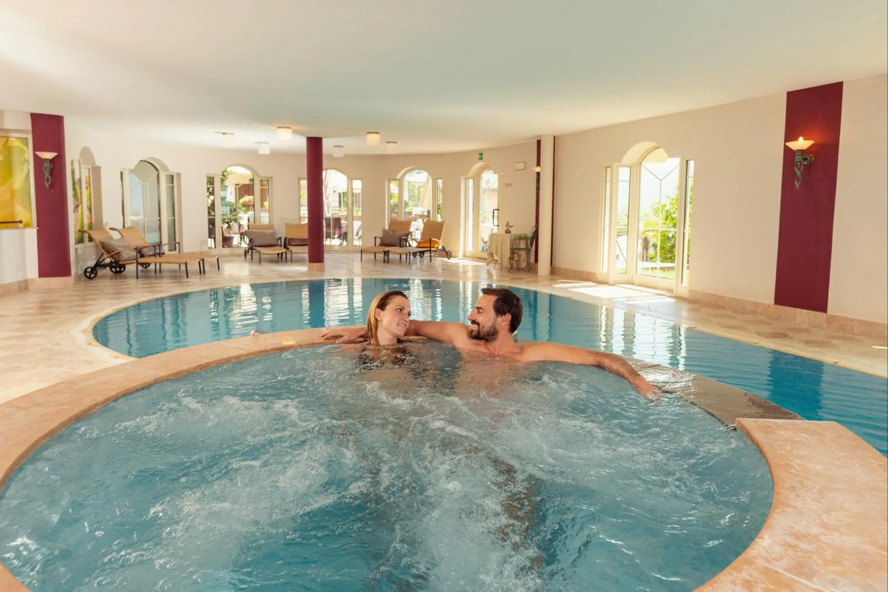 Hot Tub, Swimming Pool in Hotel Der Weinmesser