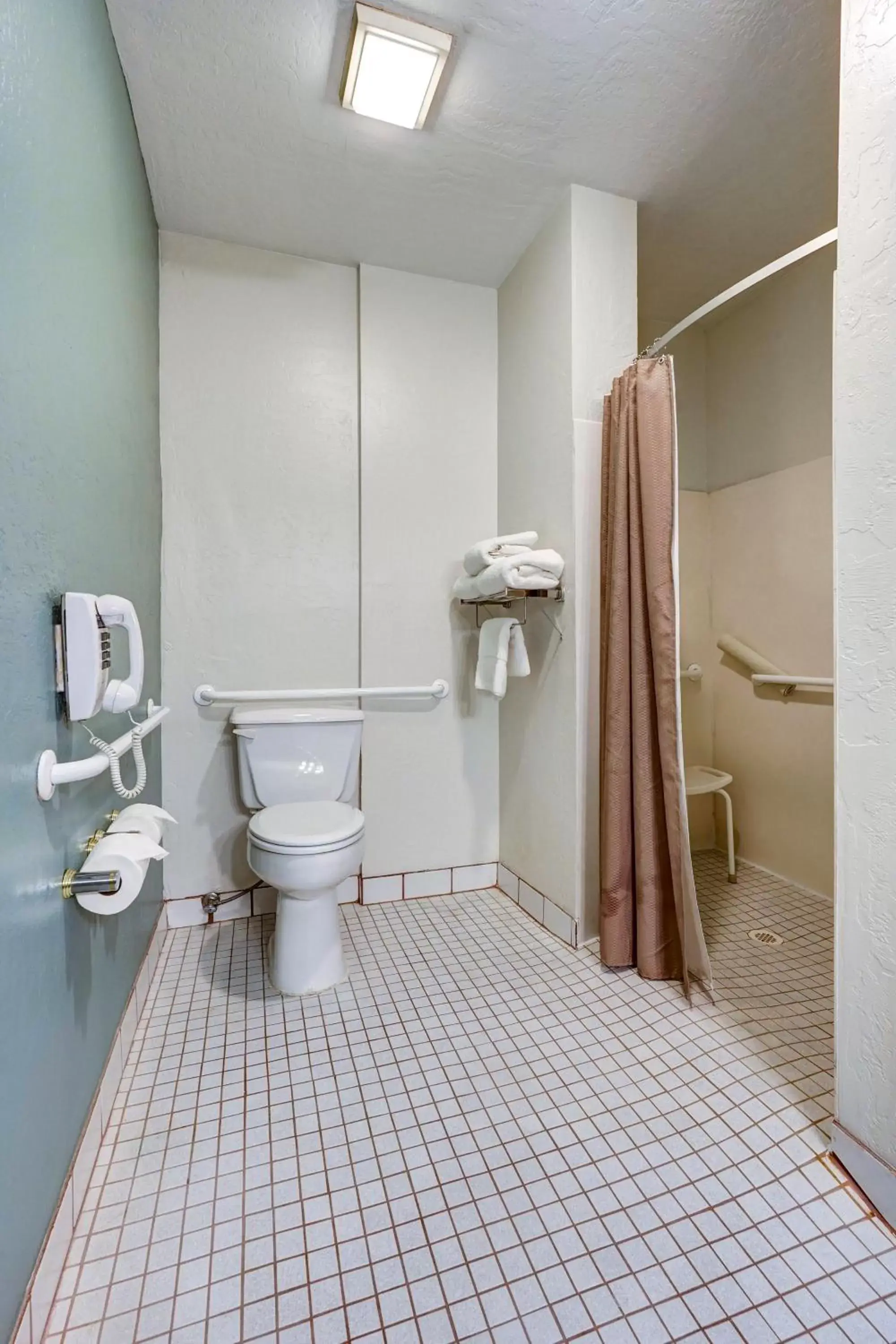 Shower, Bathroom in Forest Villas Hotel