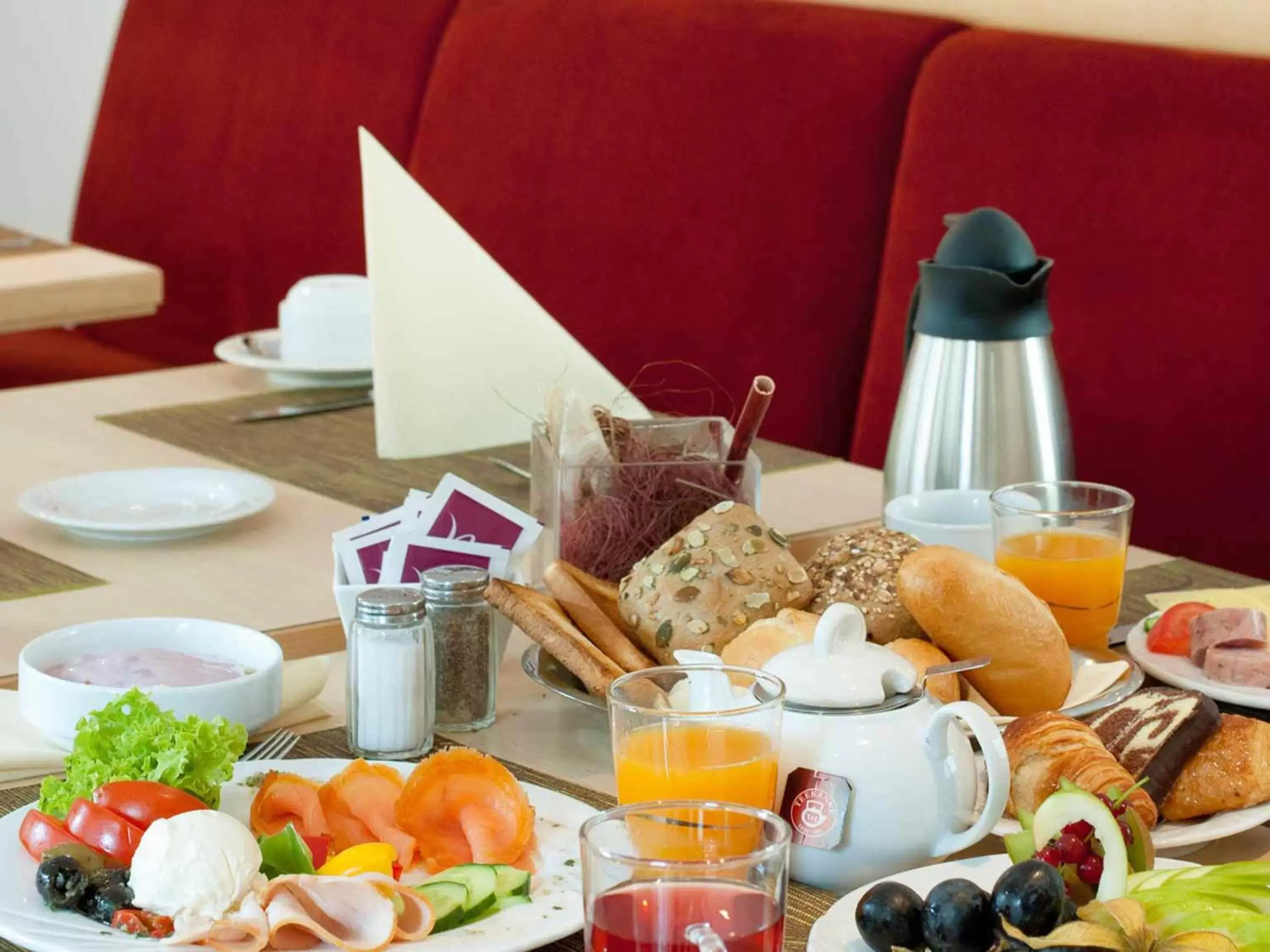 Restaurant/places to eat, Breakfast in Mercure Hotel Aachen Am Dom