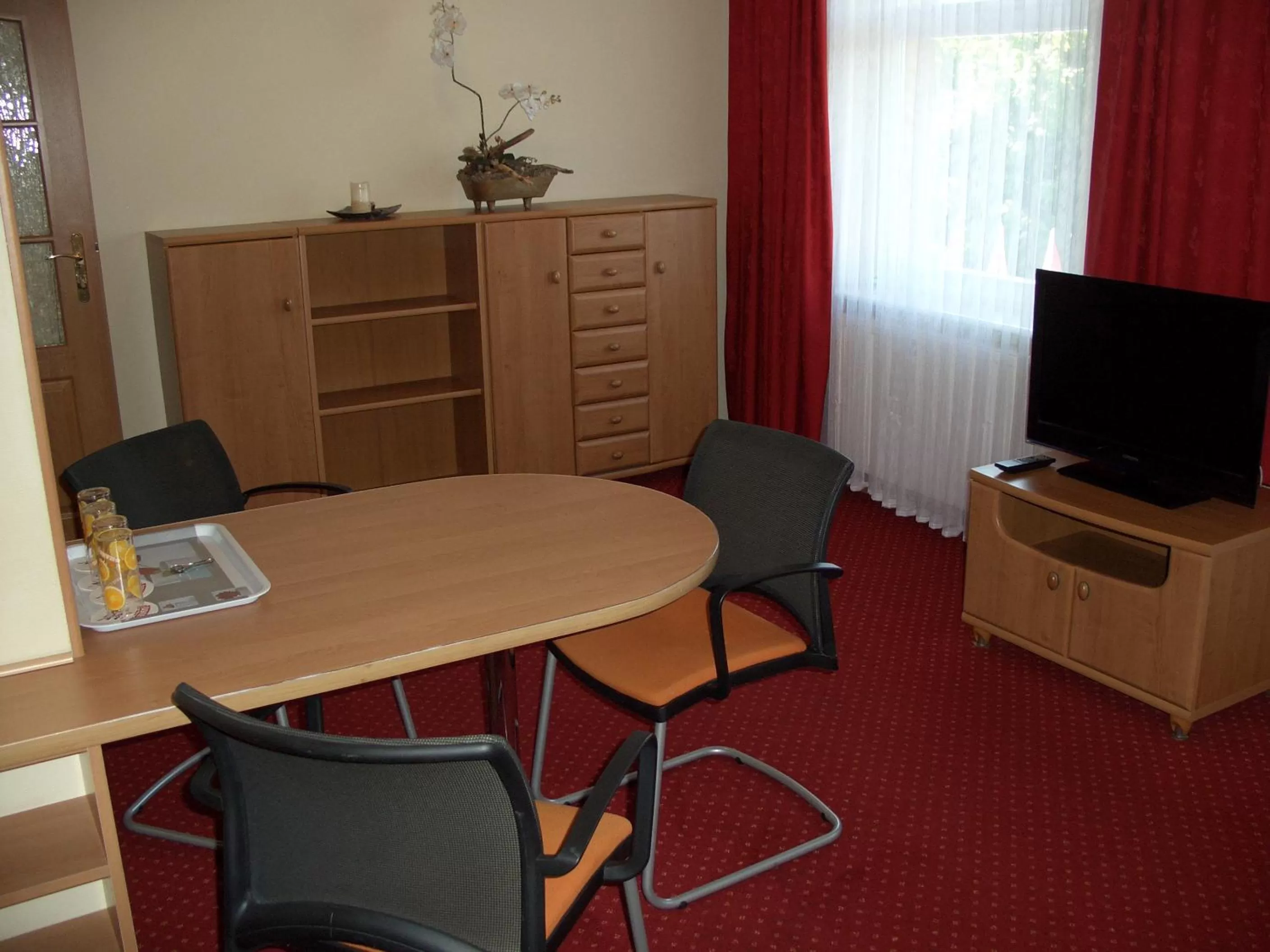 Photo of the whole room, TV/Entertainment Center in Hotel Alga
