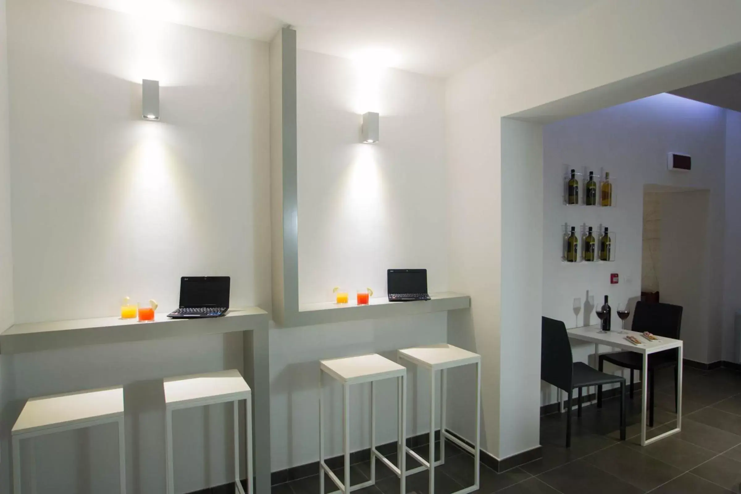 Lounge or bar, Kitchen/Kitchenette in Hotel Santa Brigida