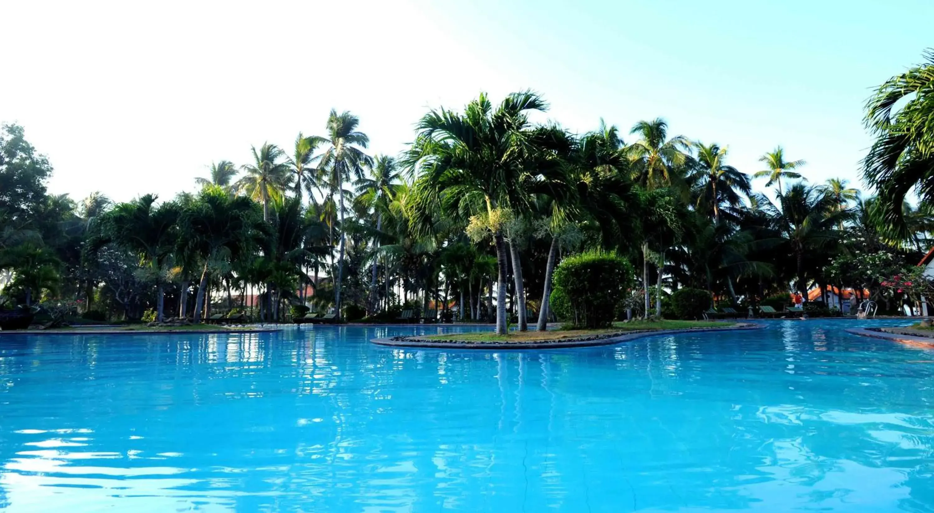 Swimming pool in Muine Century Beach Resort & Spa Swimming pool in Muine Century Beach Resort & Spa