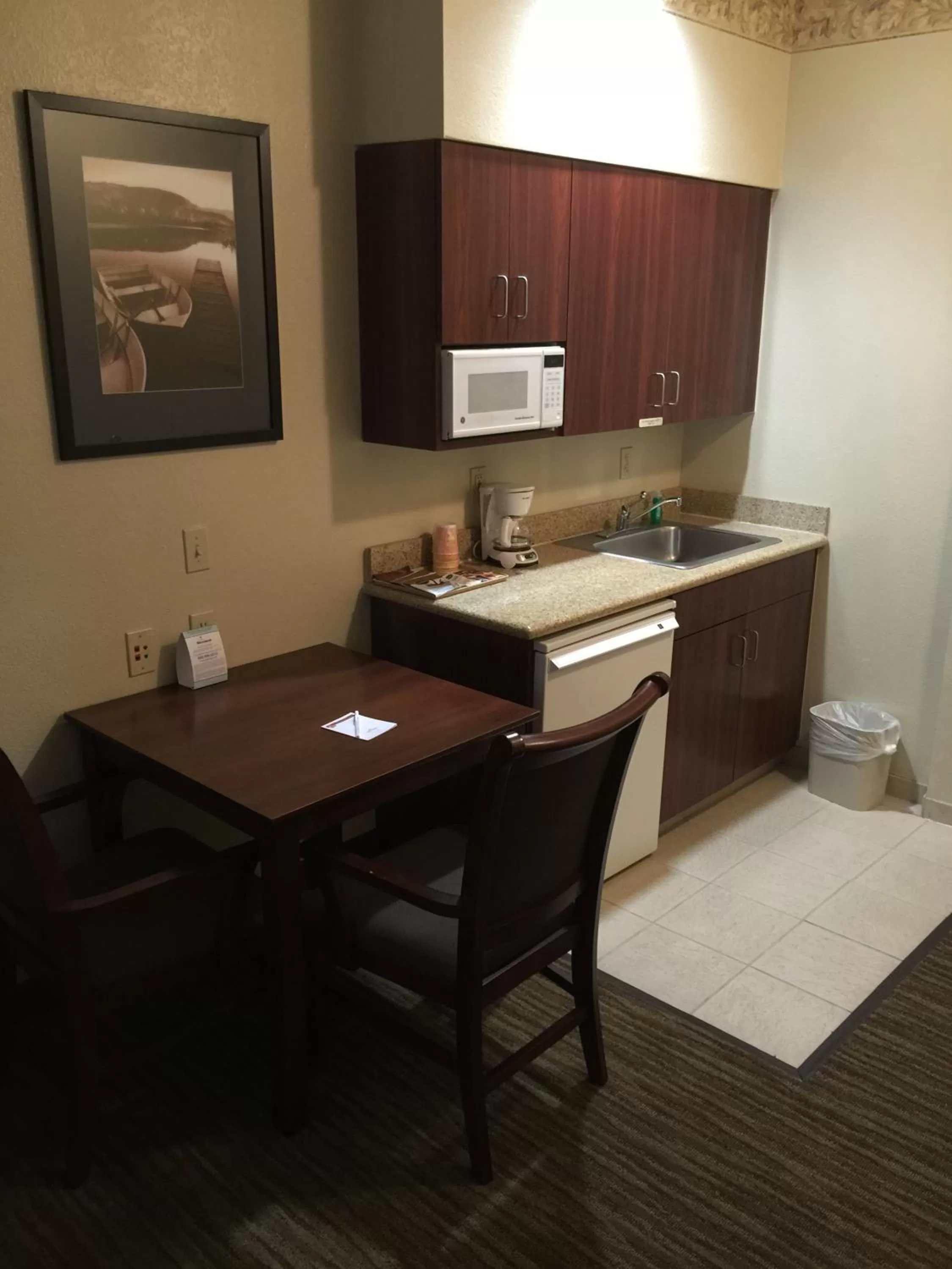 Kitchen or kitchenette in Hawthorn Suites by Wyndham Rancho Cordova/Folsom