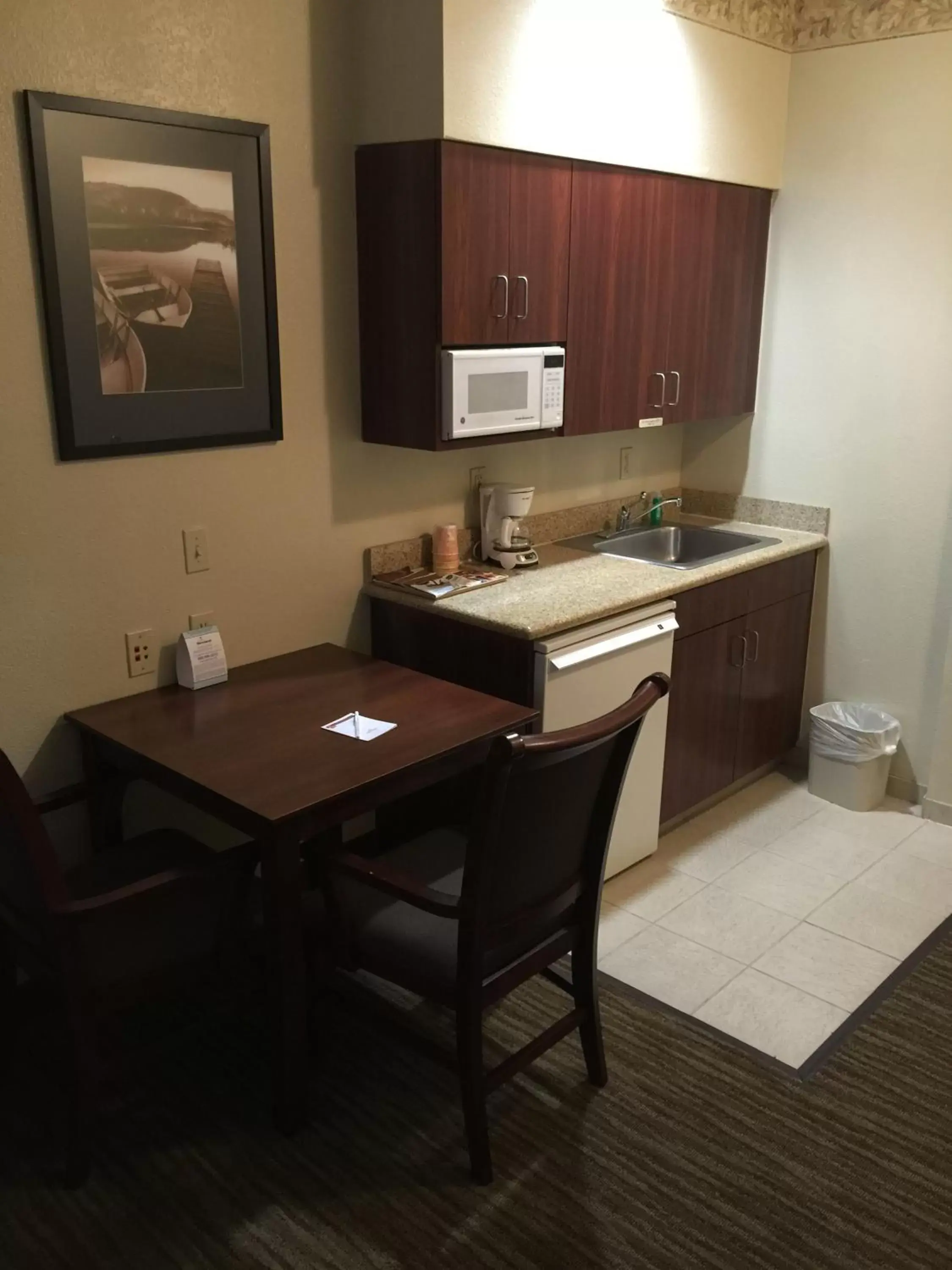 Kitchen or kitchenette, Kitchen/Kitchenette in Hawthorn Suites by Wyndham Rancho Cordova/Folsom